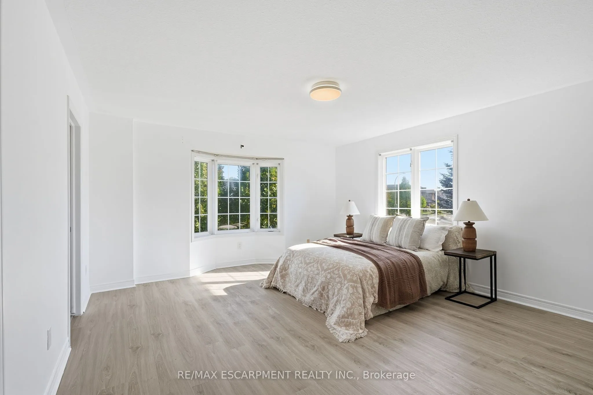 400 Stonehenge Drive #8