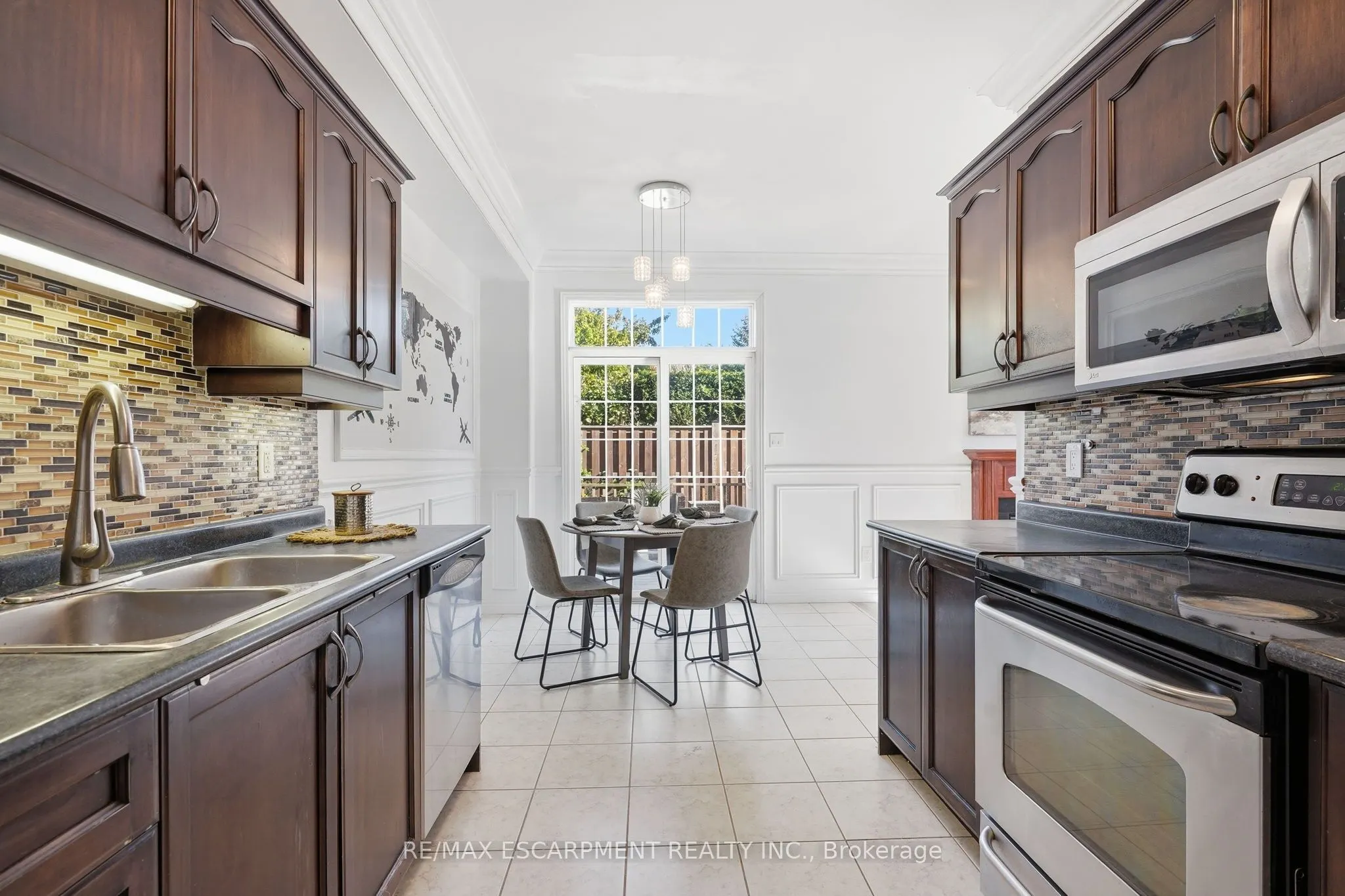 400 Stonehenge Drive #8