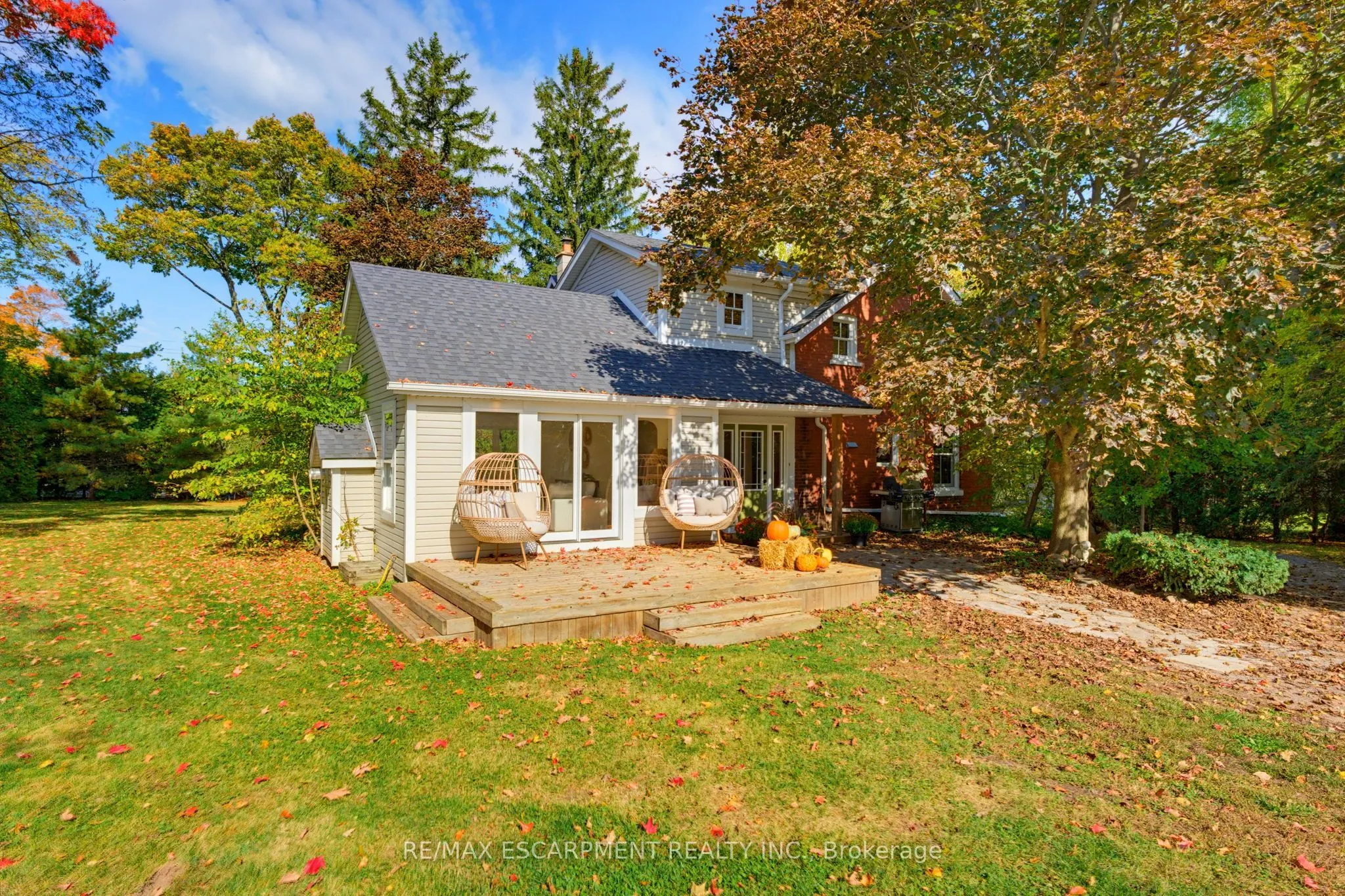 212 Concession 8 Road E