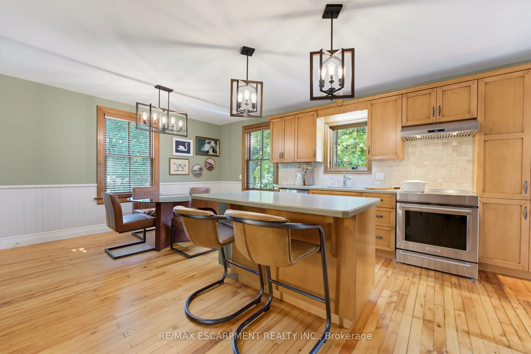 212 Concession 8 Road E