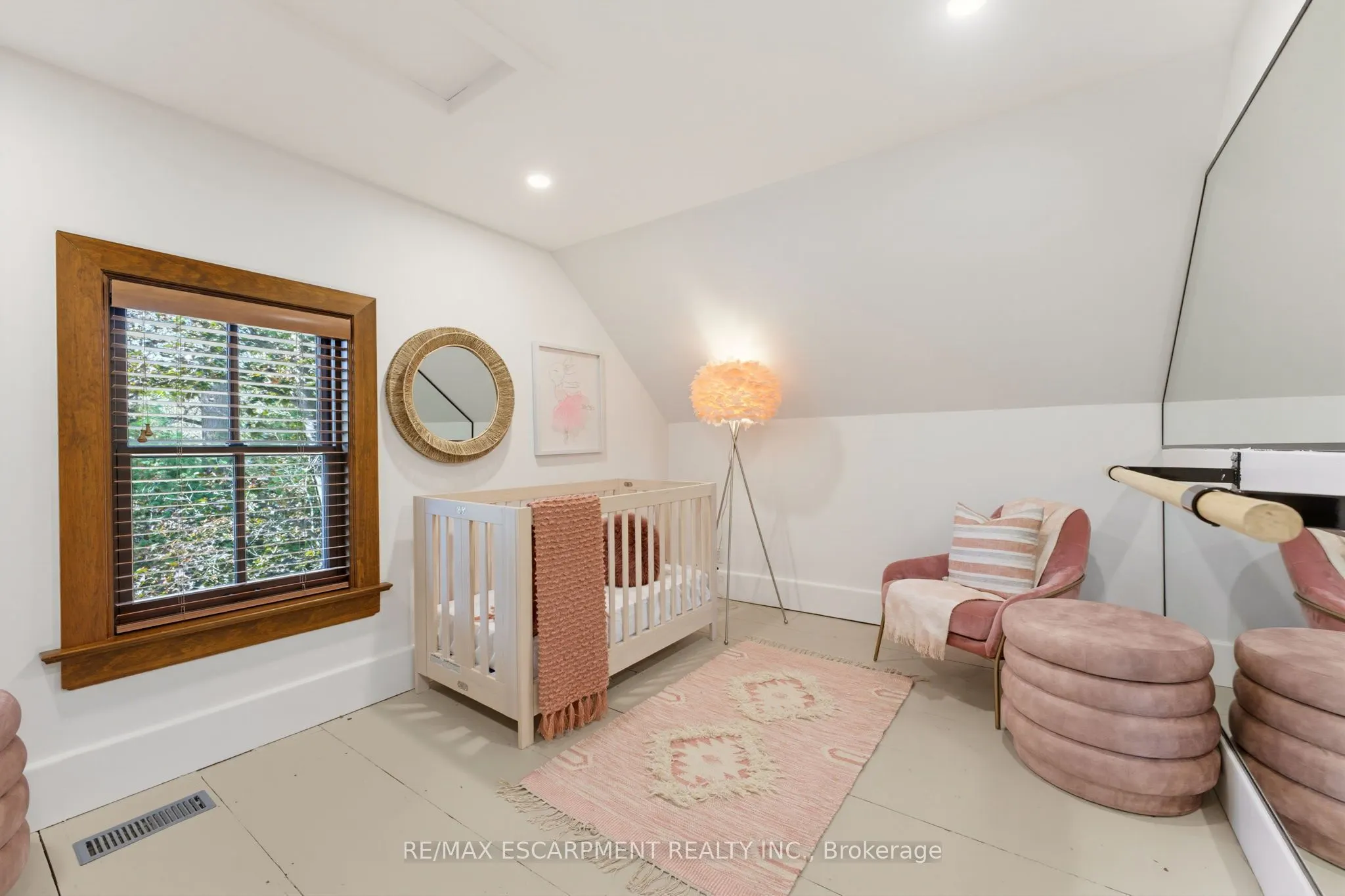 212 Concession 8 Road E