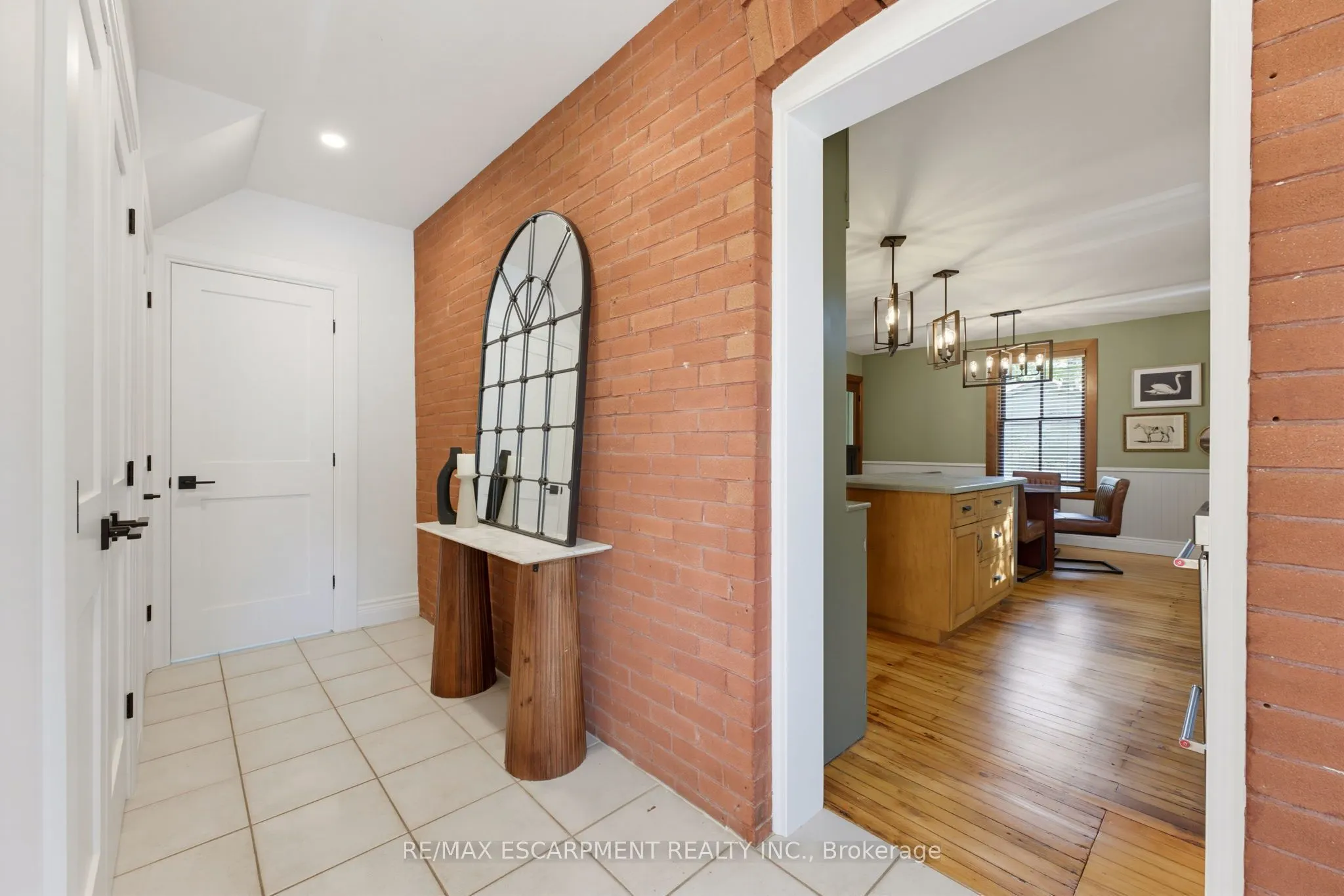 212 Concession 8 Road E