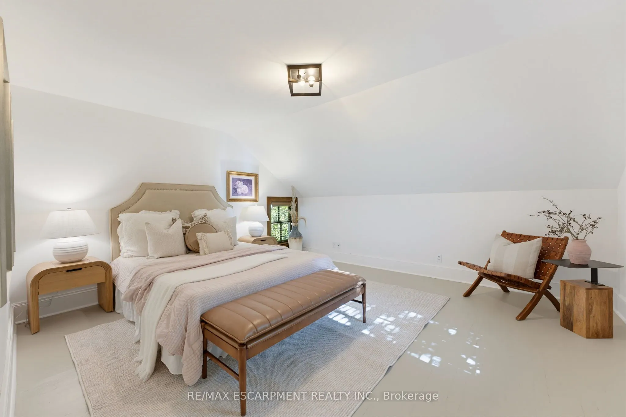 212 Concession 8 Road E