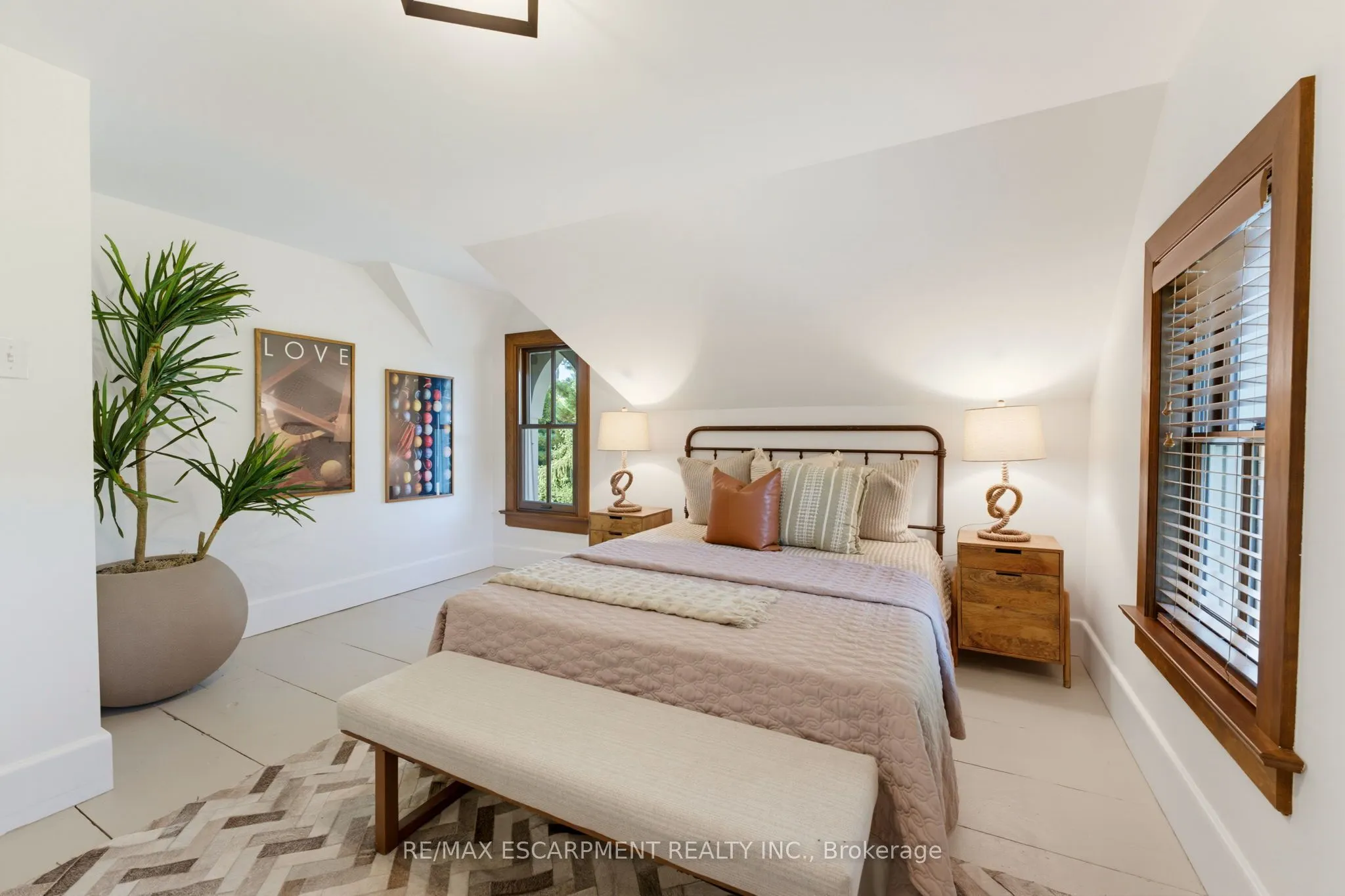 212 Concession 8 Road E