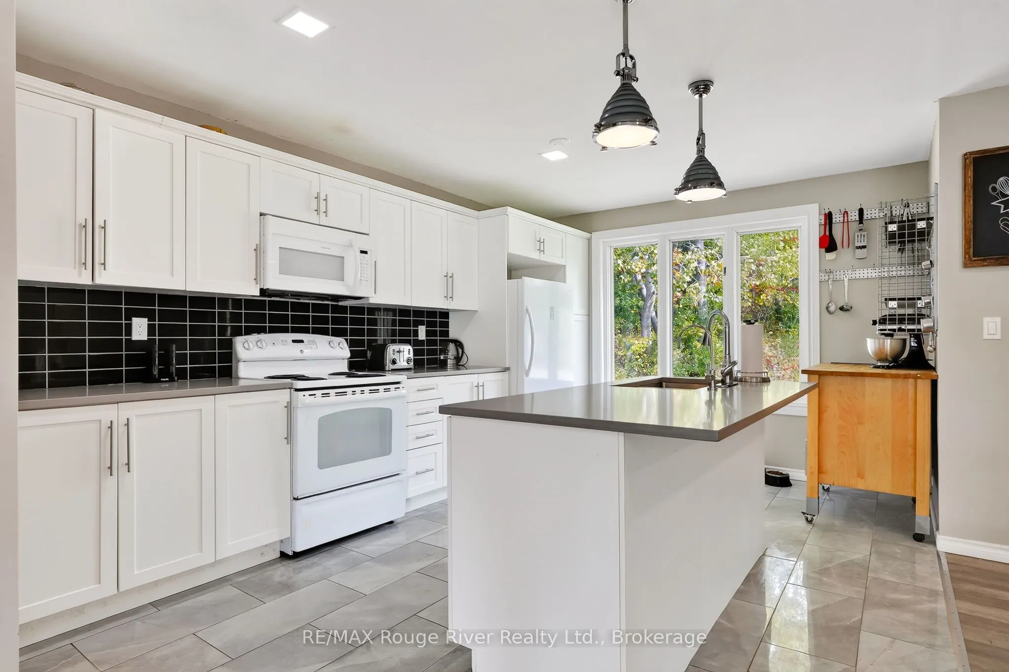 170 Cowie Road