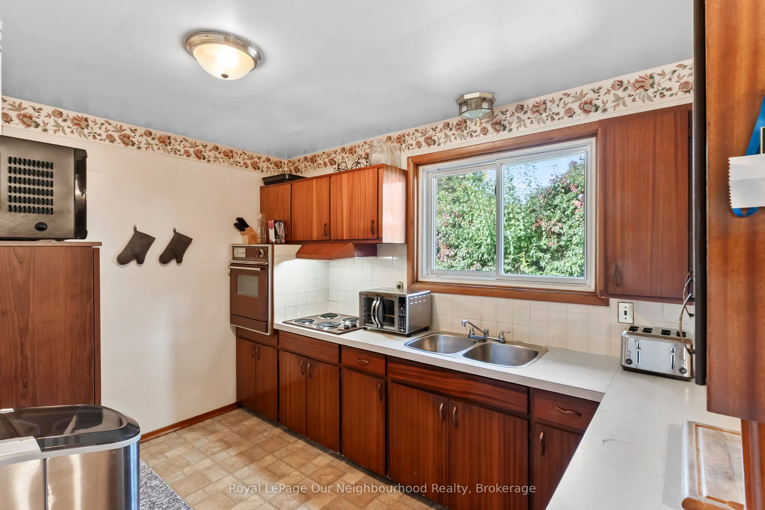 546 Burwash Street