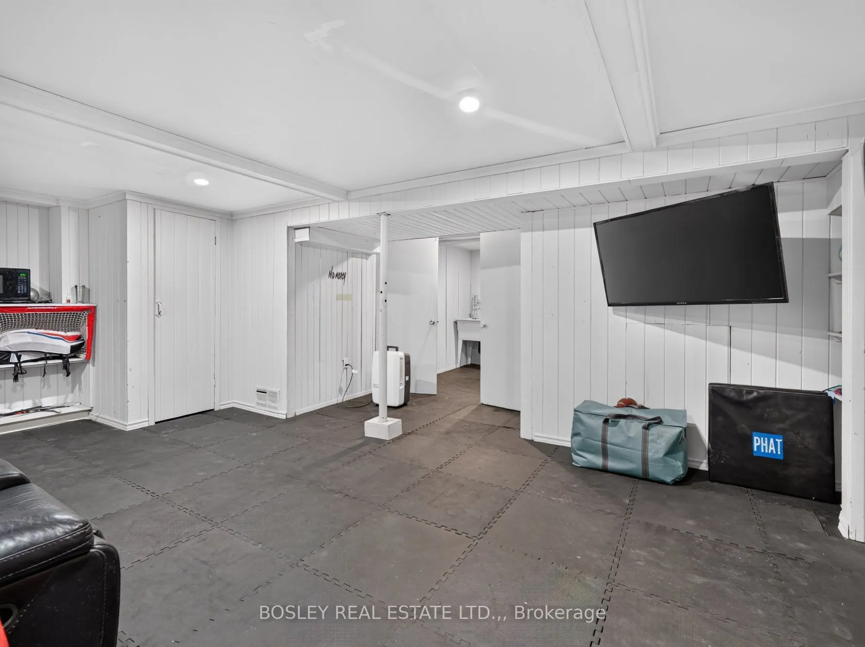 1676 Second Avenue