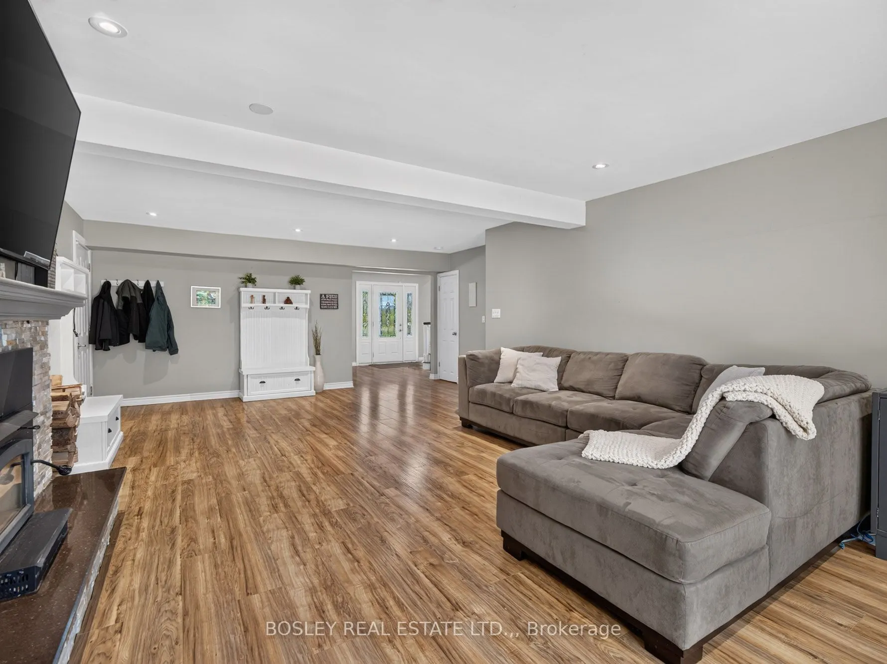 1676 Second Avenue