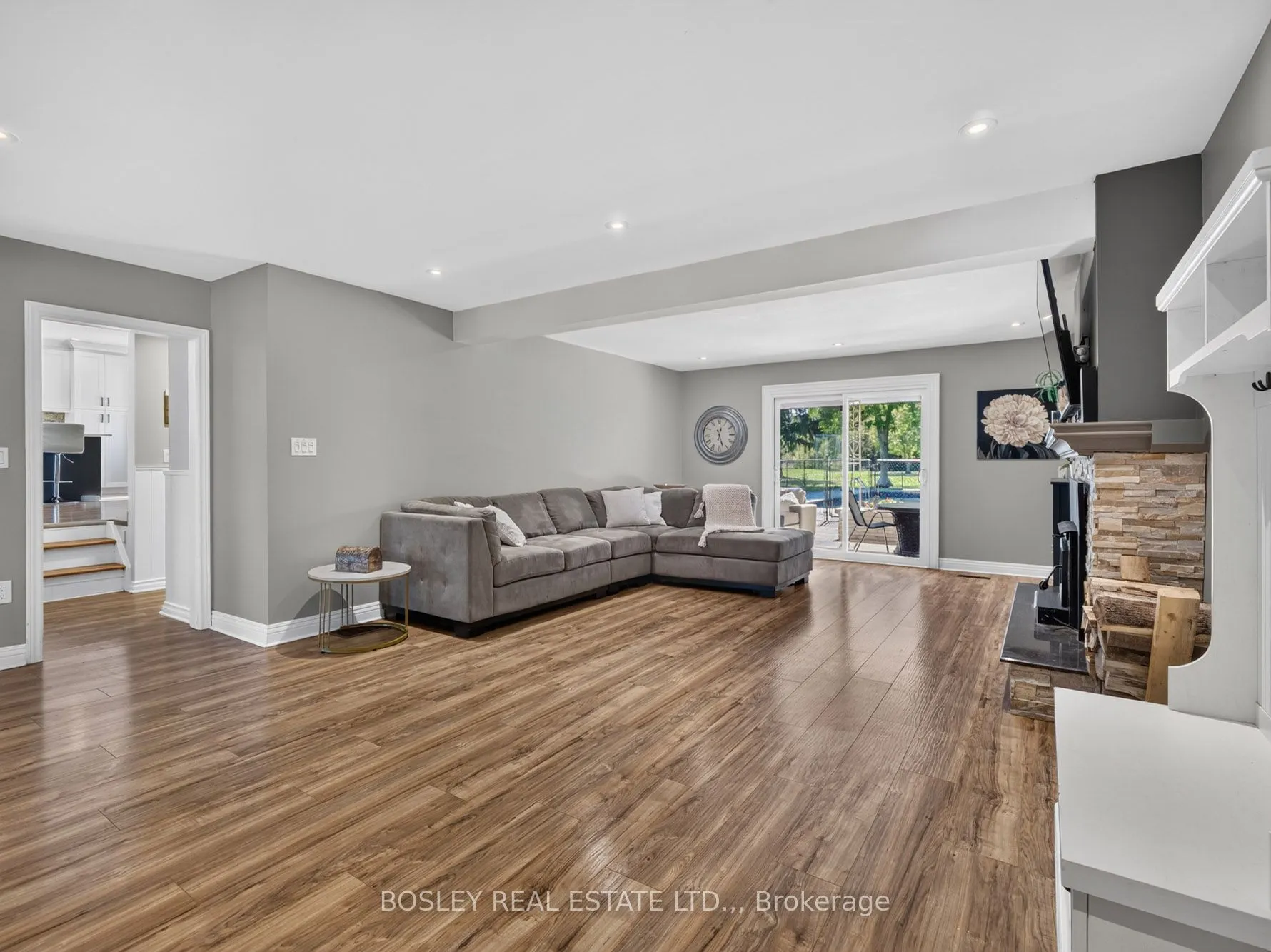 1676 Second Avenue