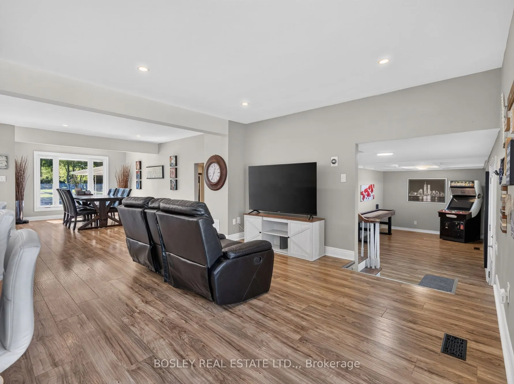 1676 Second Avenue