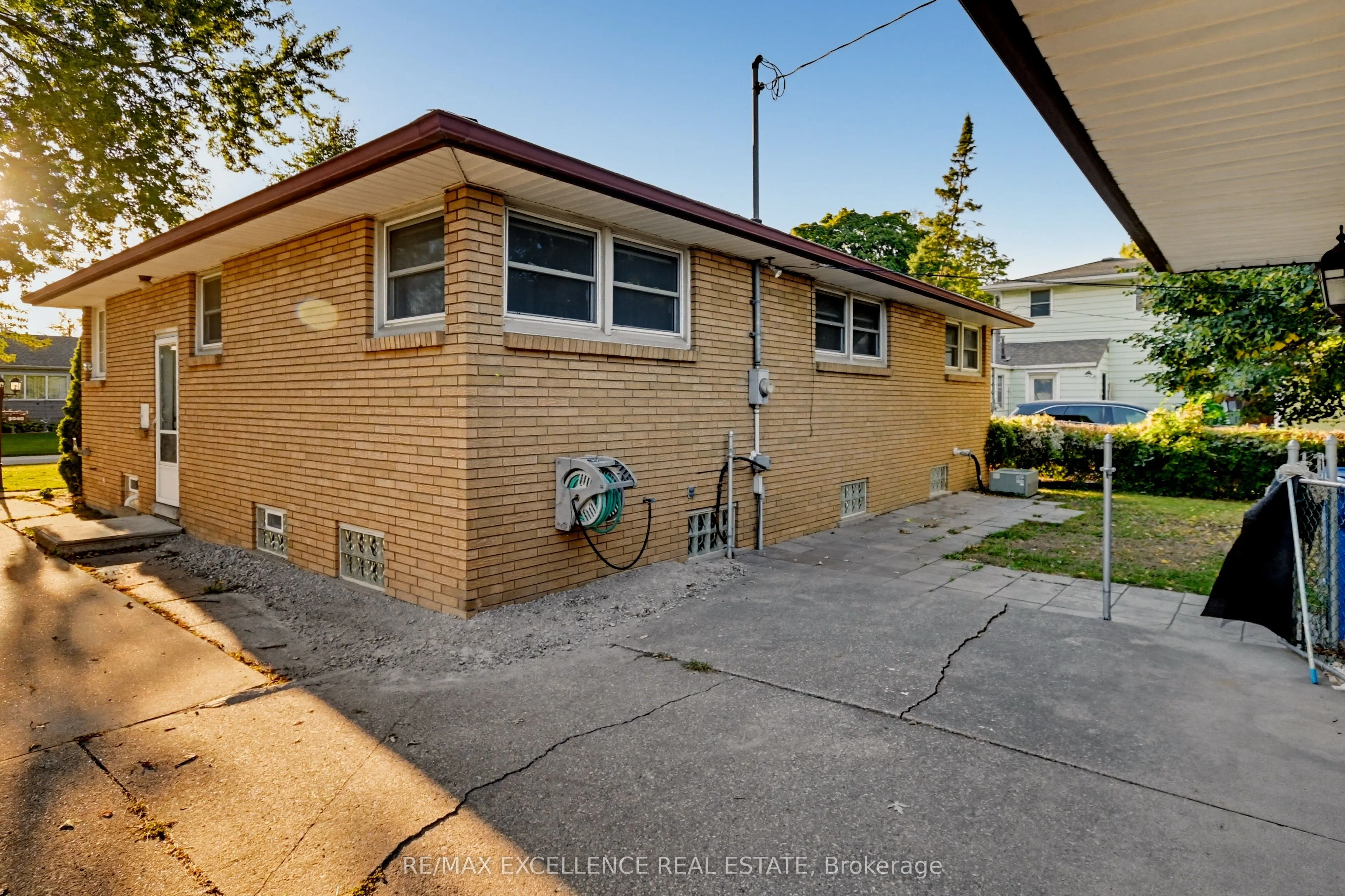 3040 Woodlawn Avenue