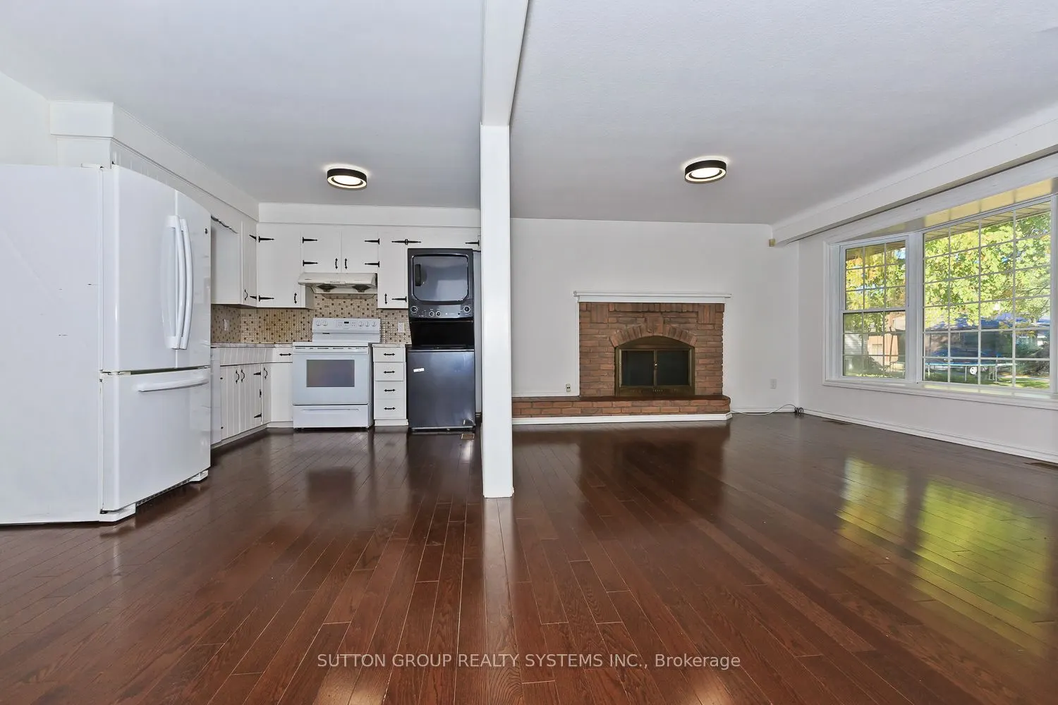 33 CRESCENTWOOD Drive #Main