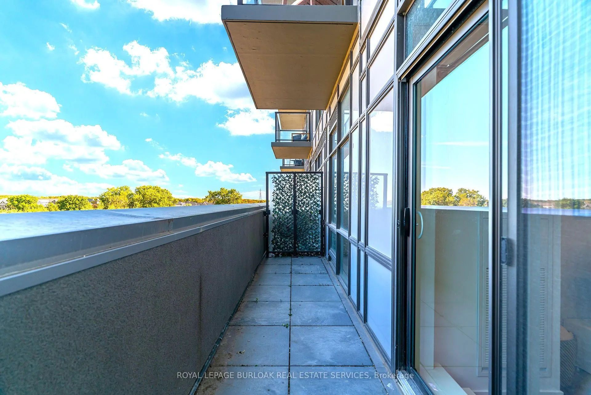 450 Dundas Street E #516