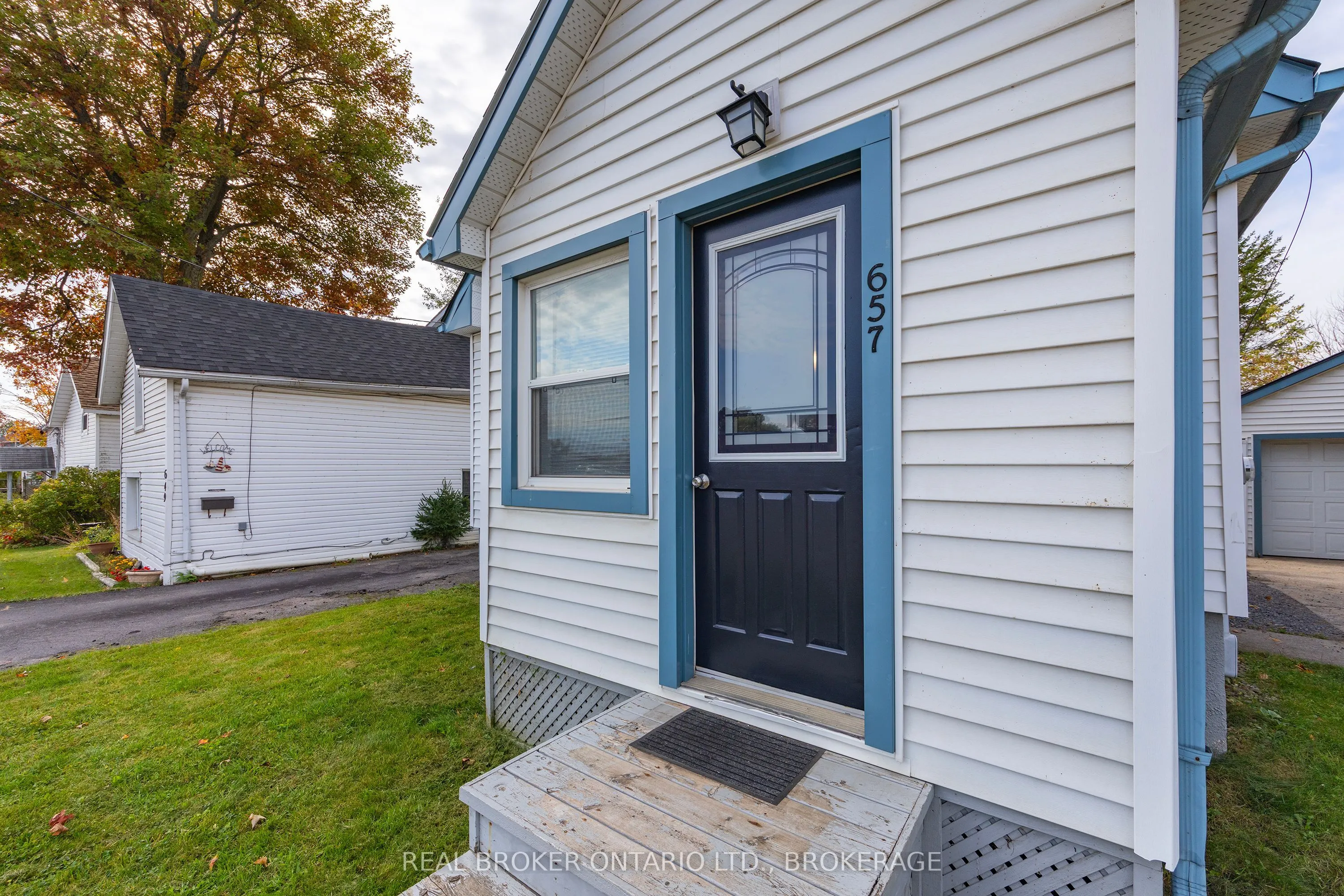657 COLLINS BAY Road