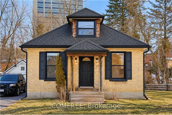 2 Esson Street