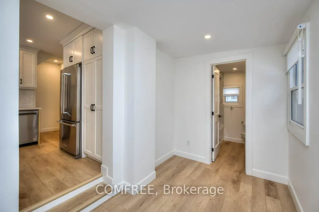 2 Esson Street