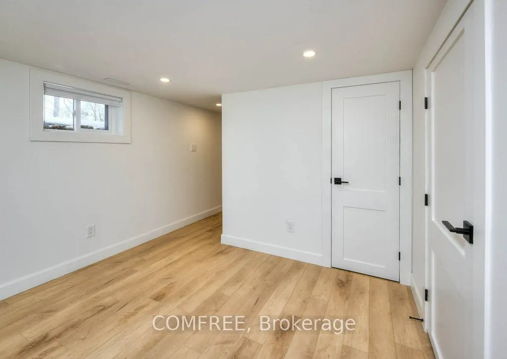 2 Esson Street