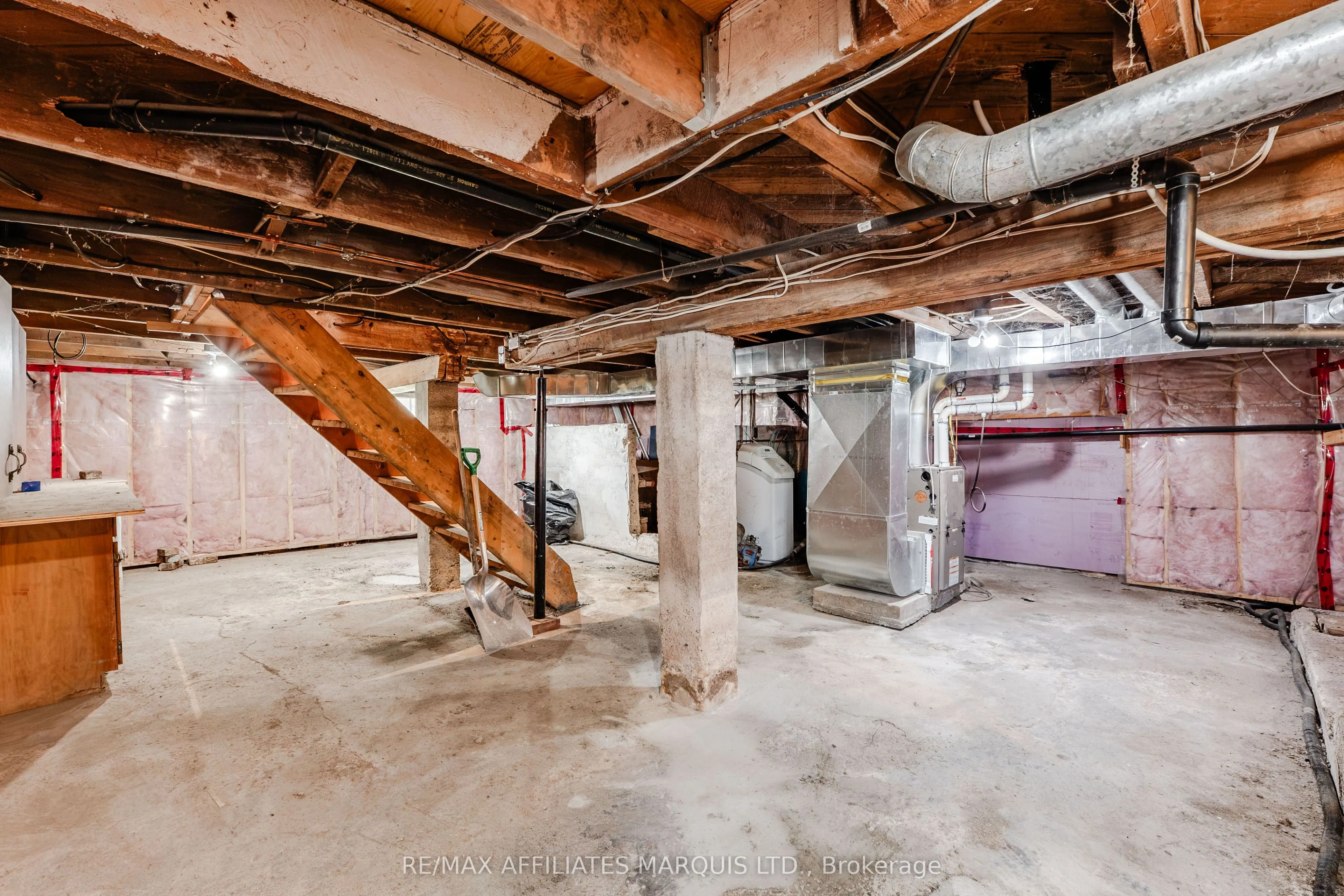 8 Mechanic Street W