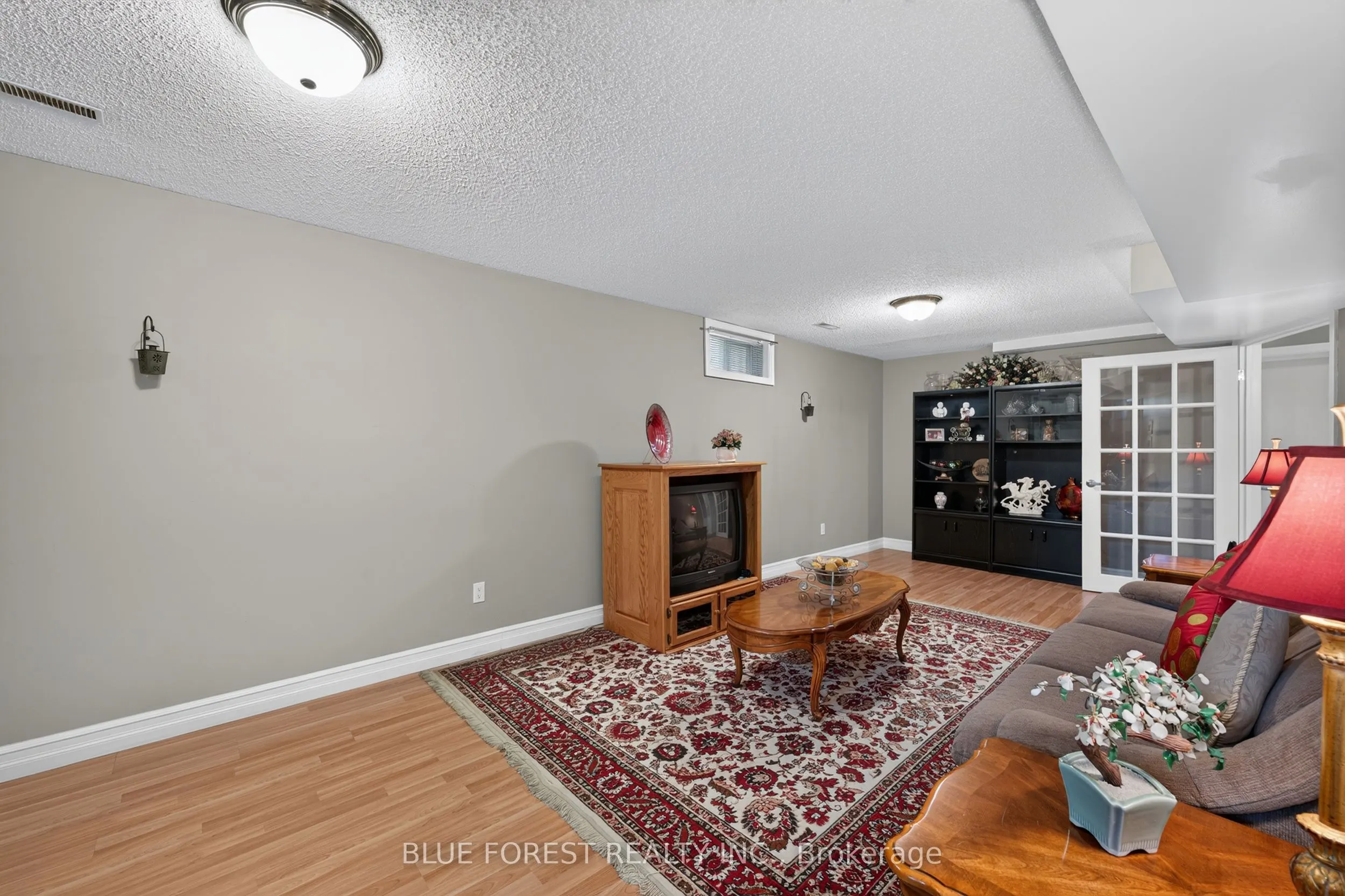 1039 Country Club Court