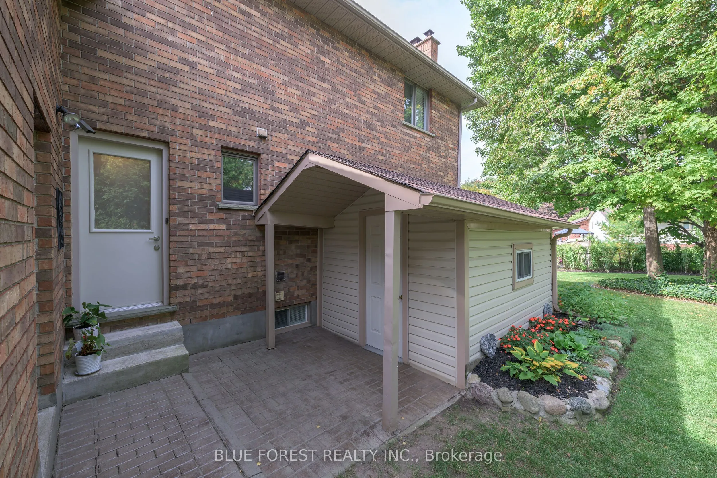 1039 Country Club Court