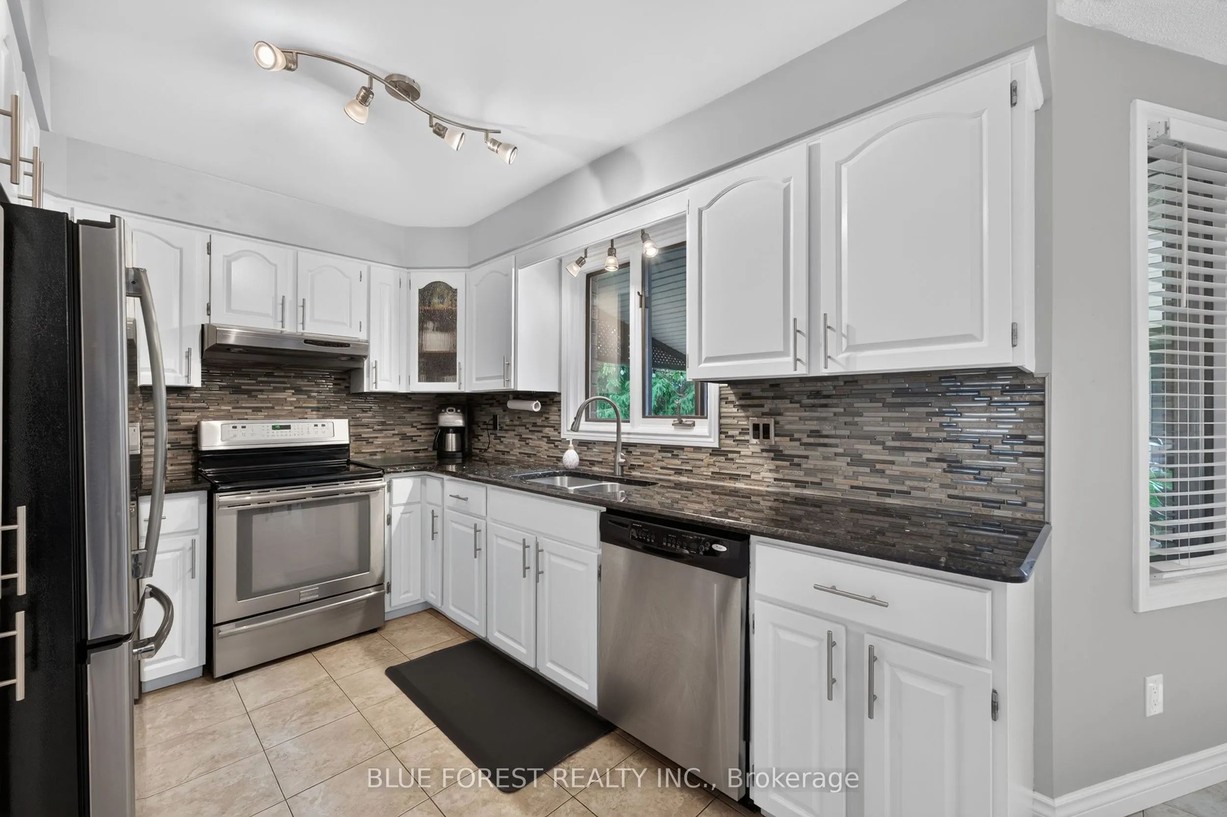 1039 Country Club Court