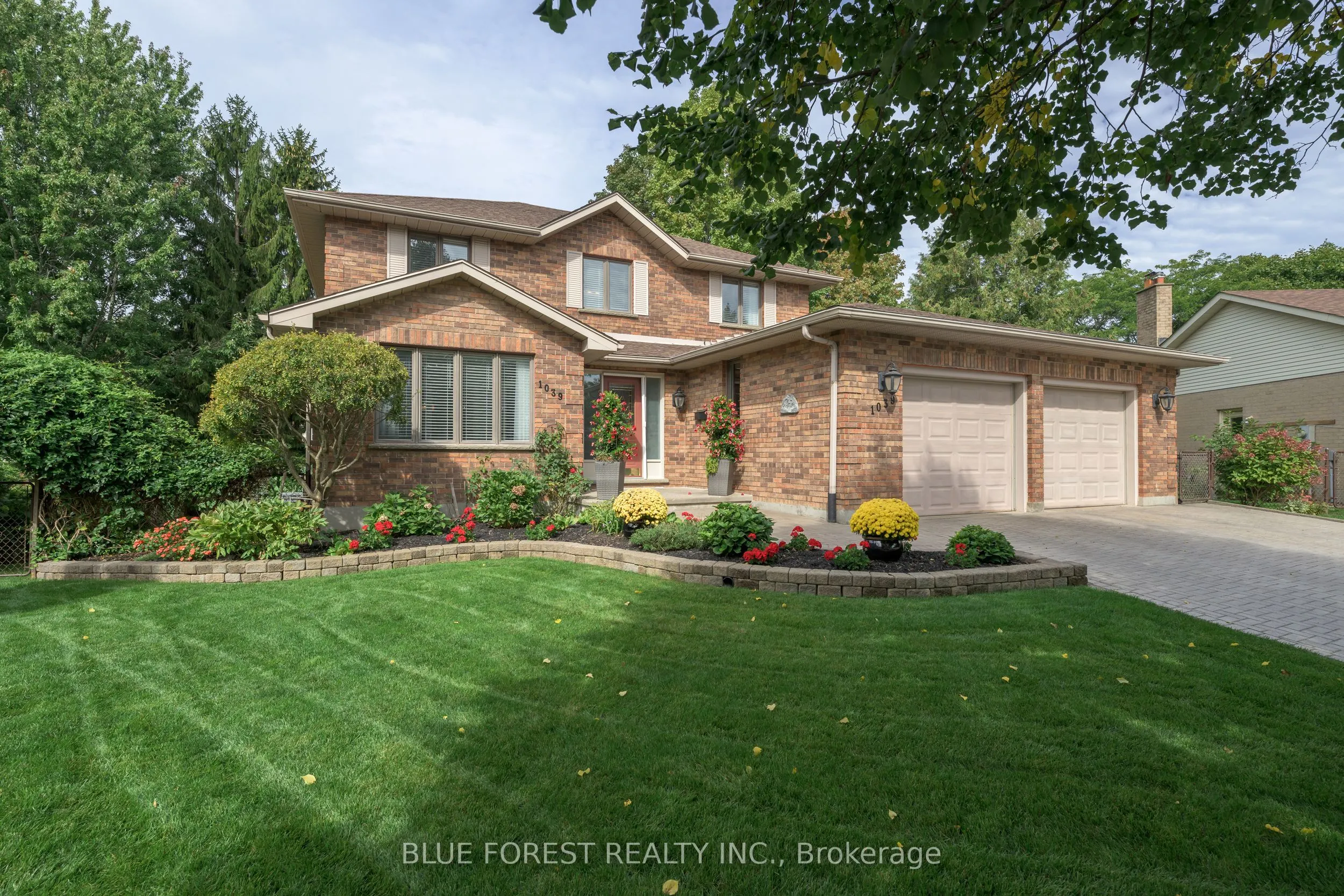 1039 Country Club Court