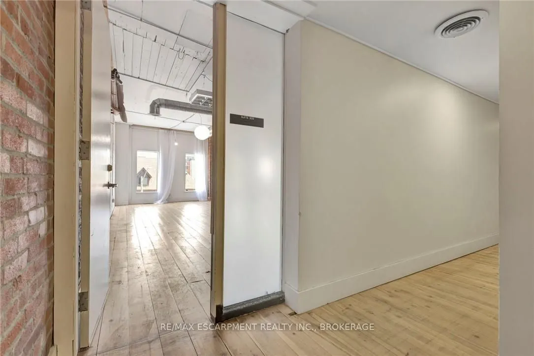 380 King Street E