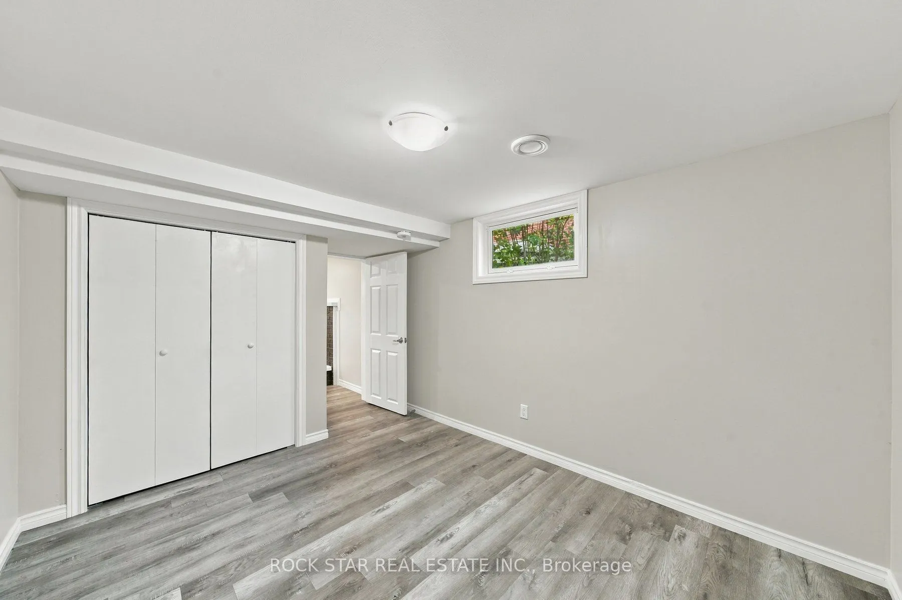 1052 Fennell Avenue E #LOWER