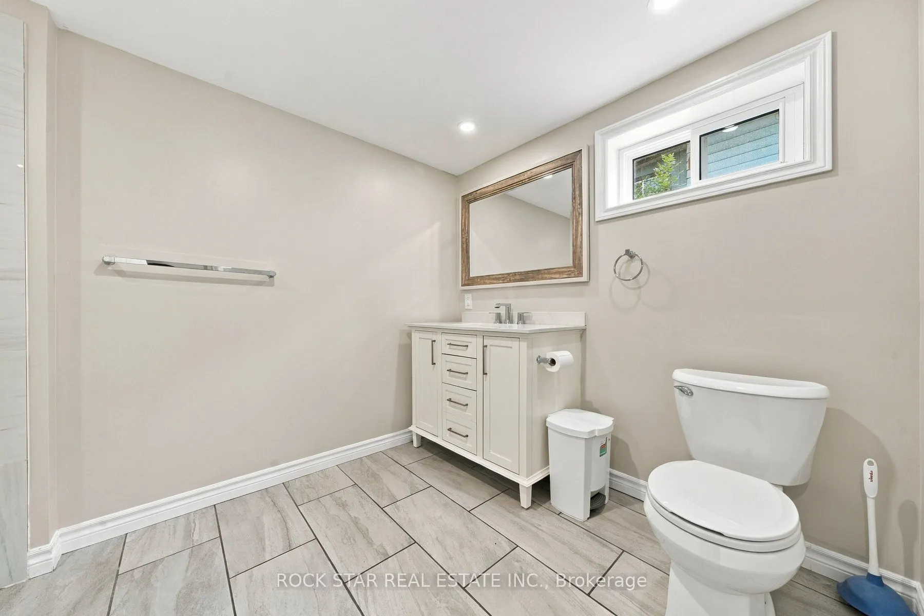 1052 Fennell Avenue E #LOWER
