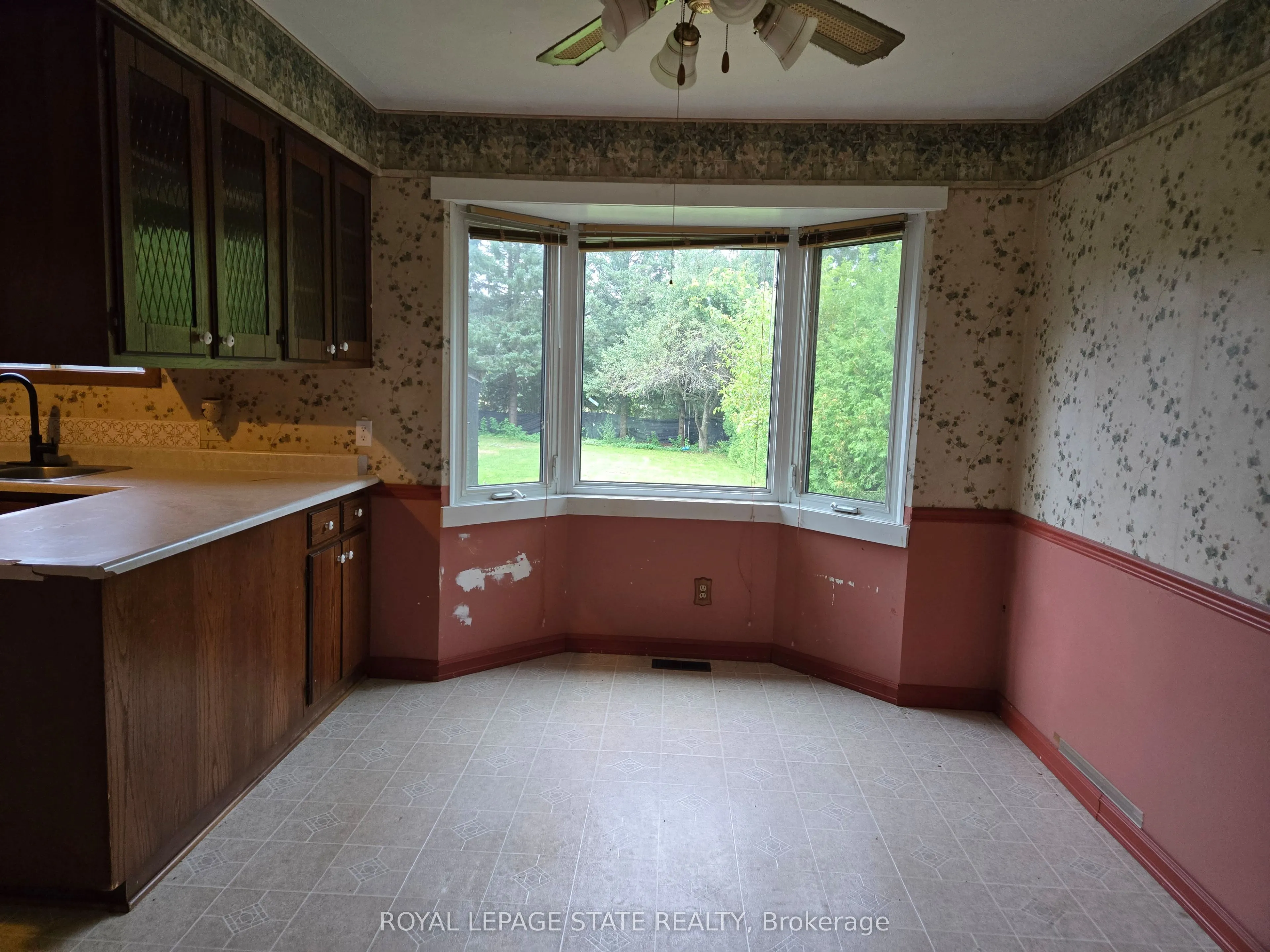 8 Lyndhurst Avenue