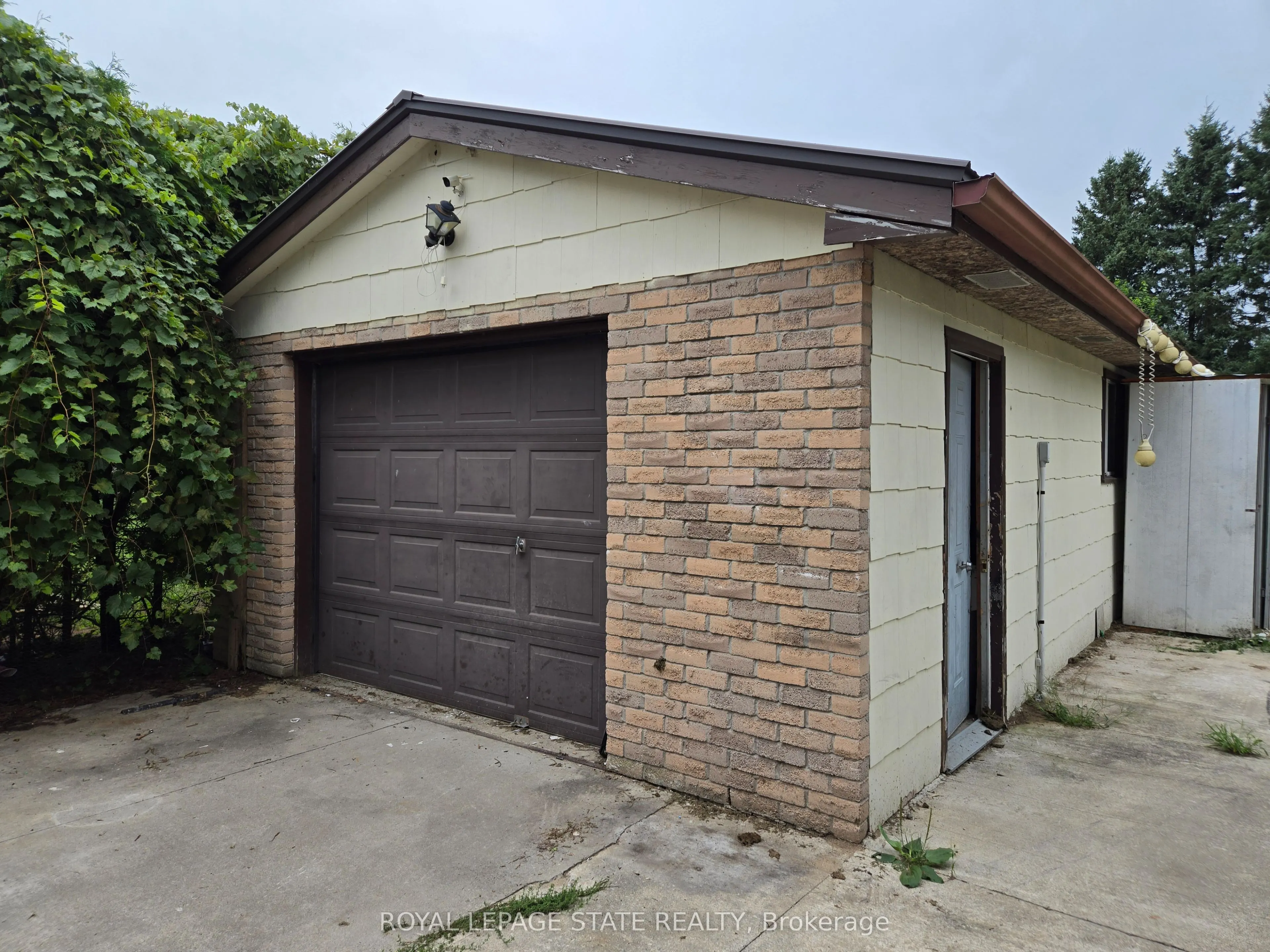 8 Lyndhurst Avenue