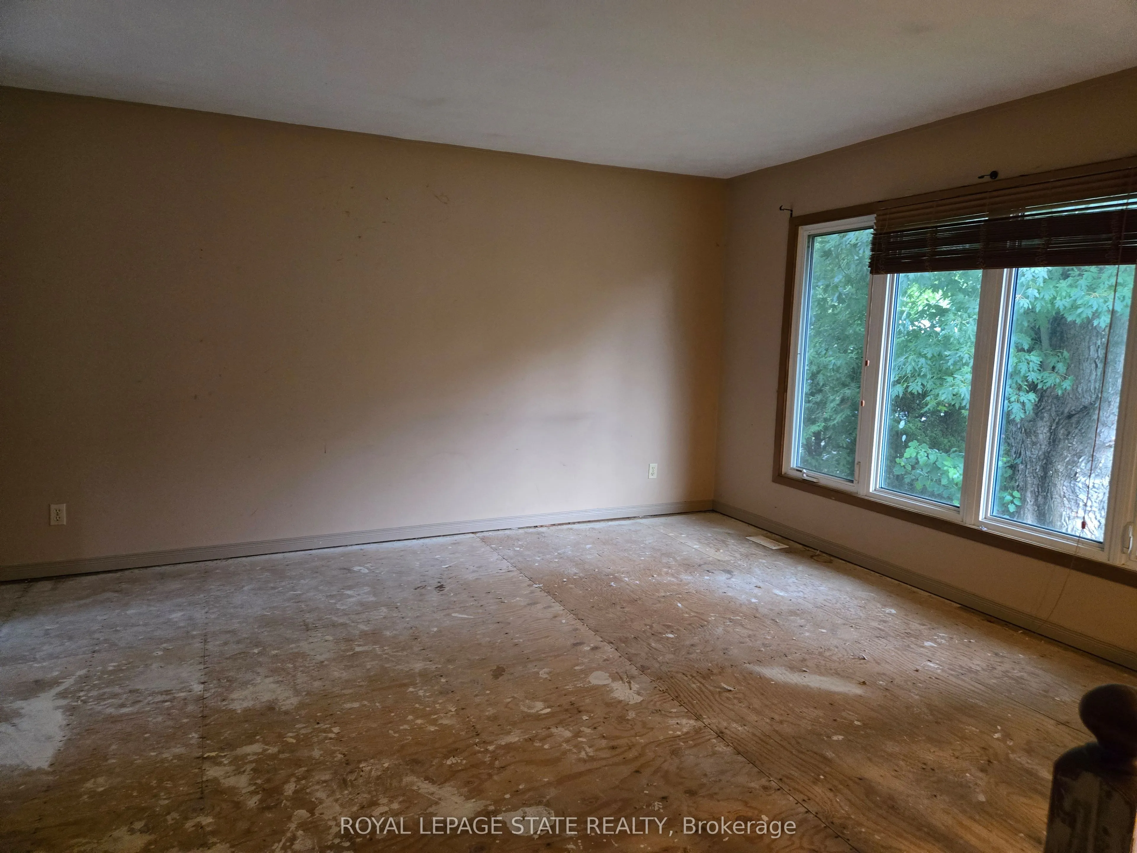 8 Lyndhurst Avenue