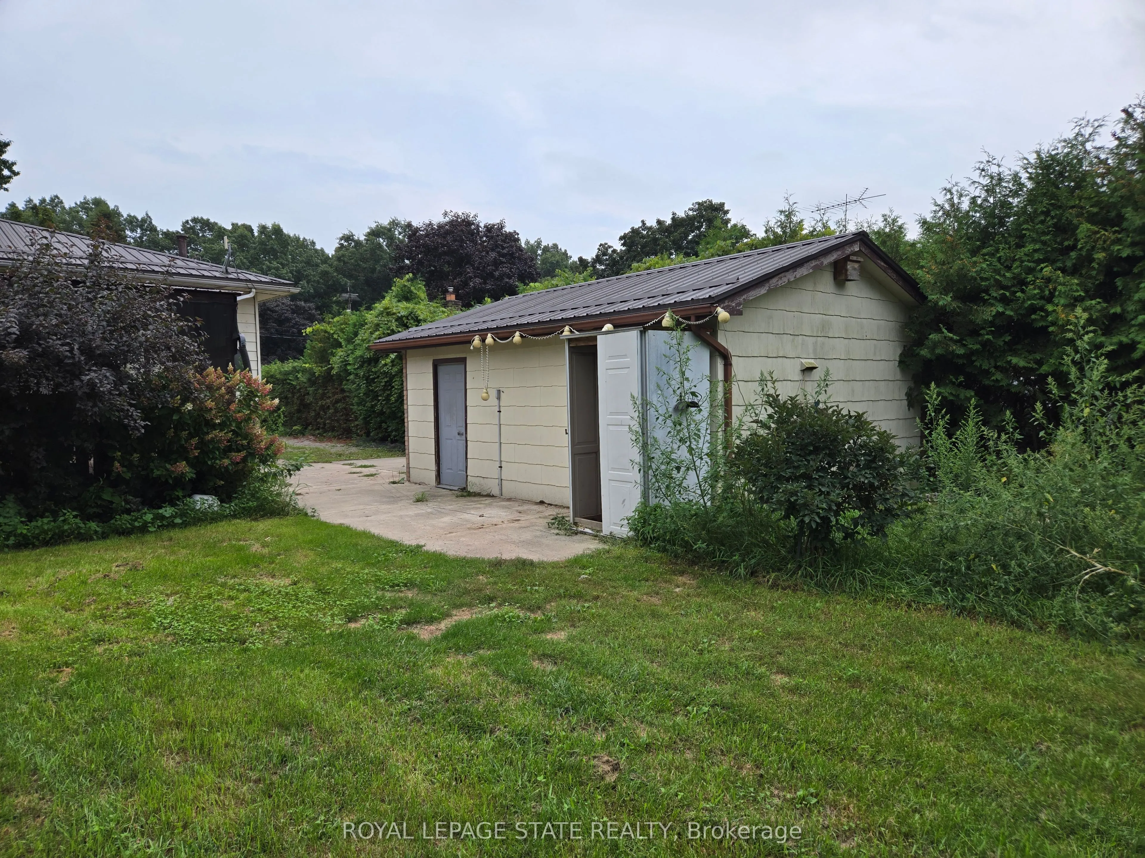 8 Lyndhurst Avenue