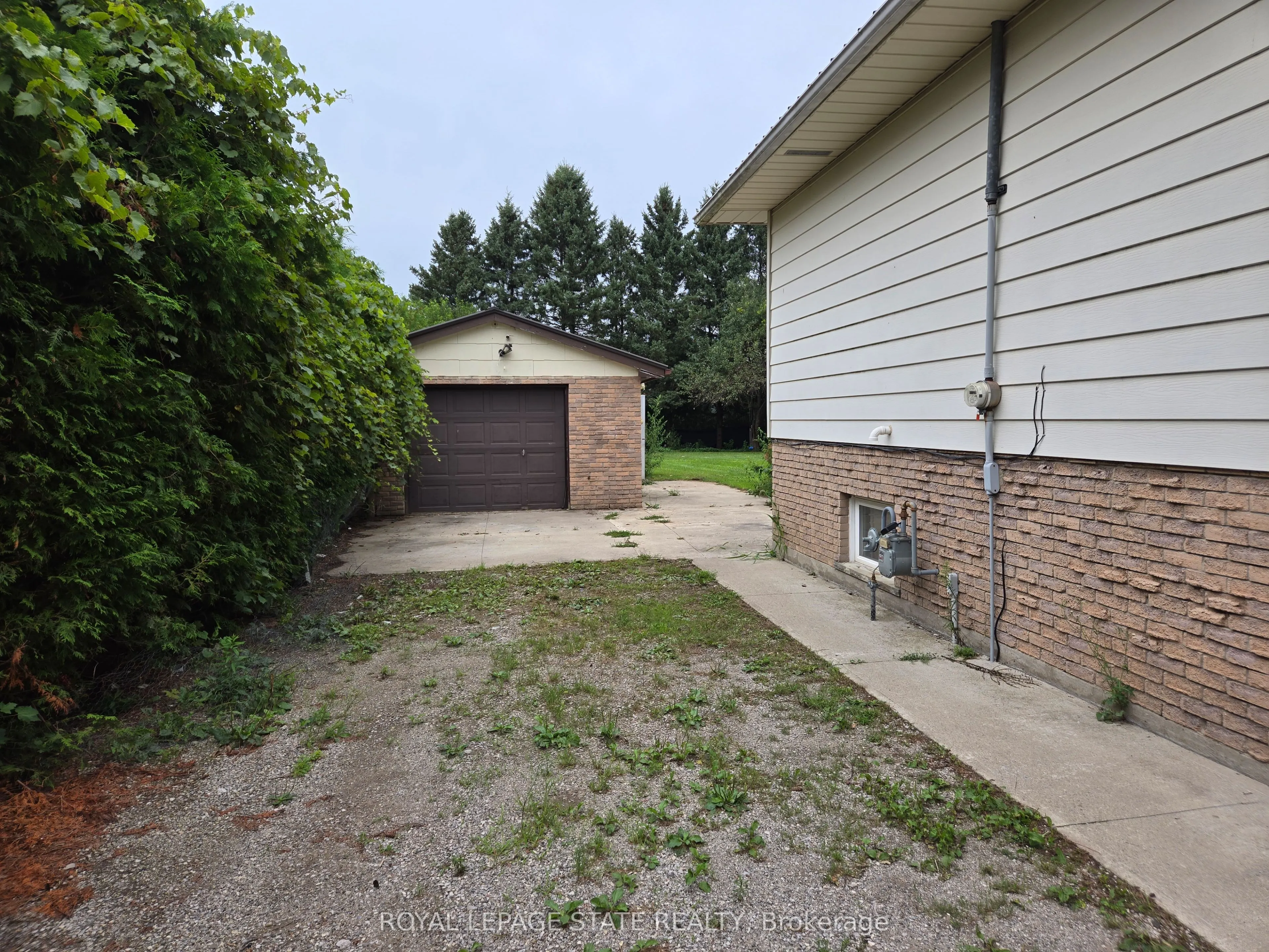8 Lyndhurst Avenue