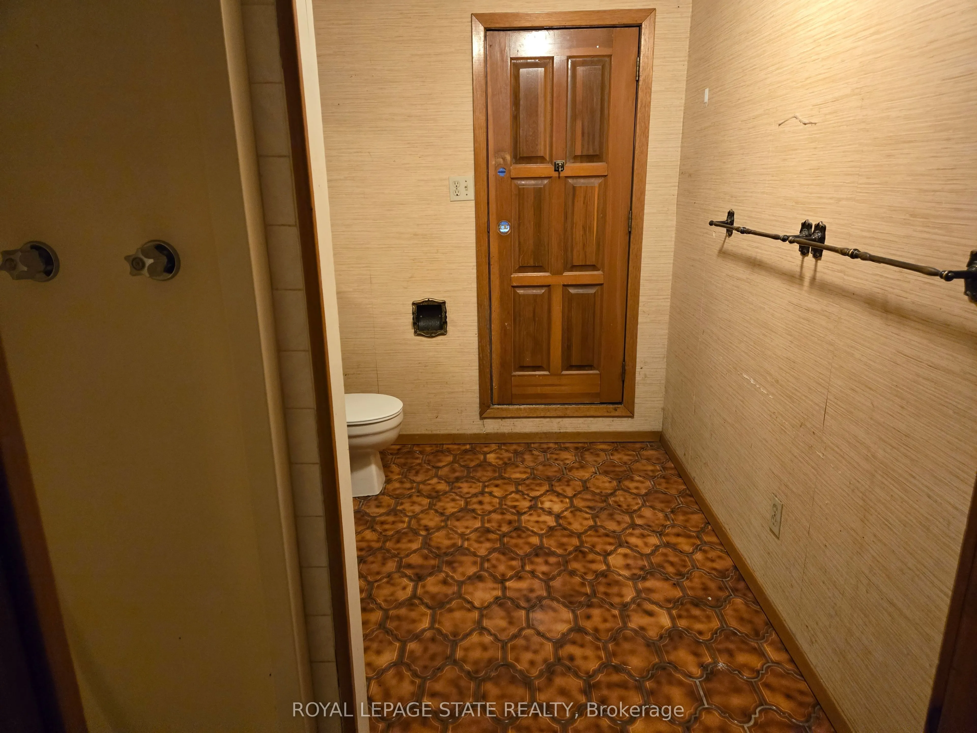8 Lyndhurst Avenue