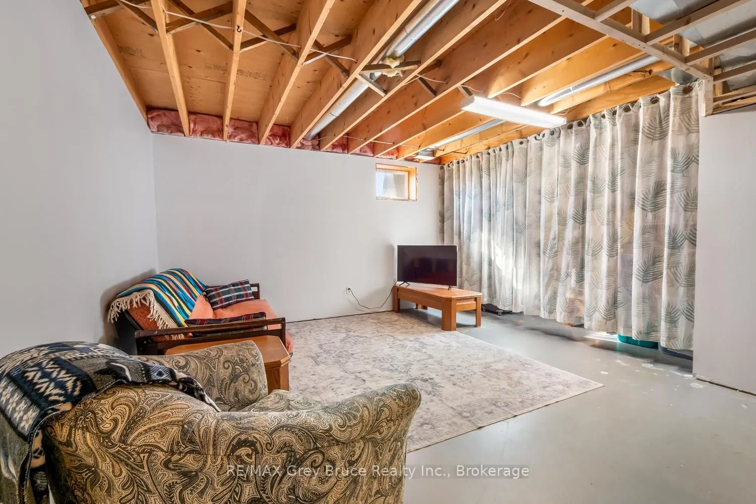 402622 Grey 17 Road