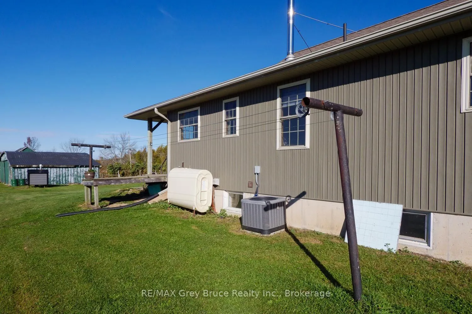 402622 Grey 17 Road