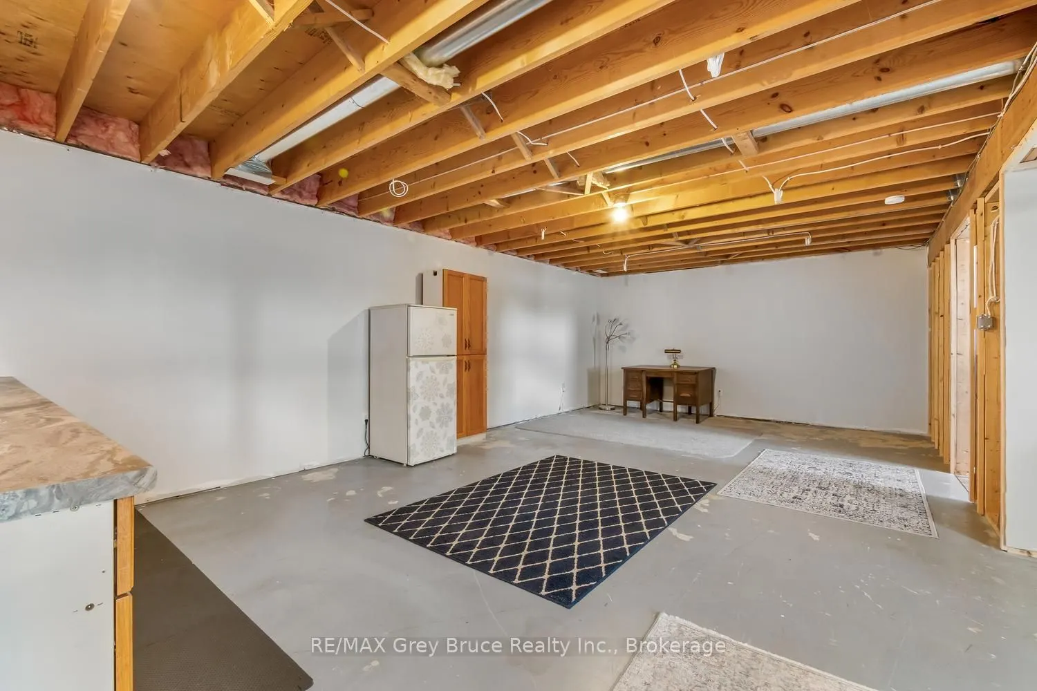 402622 Grey 17 Road