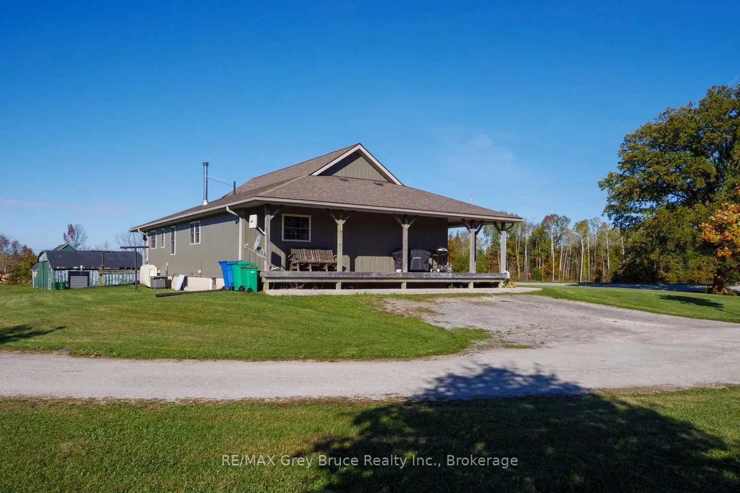 402622 Grey 17 Road
