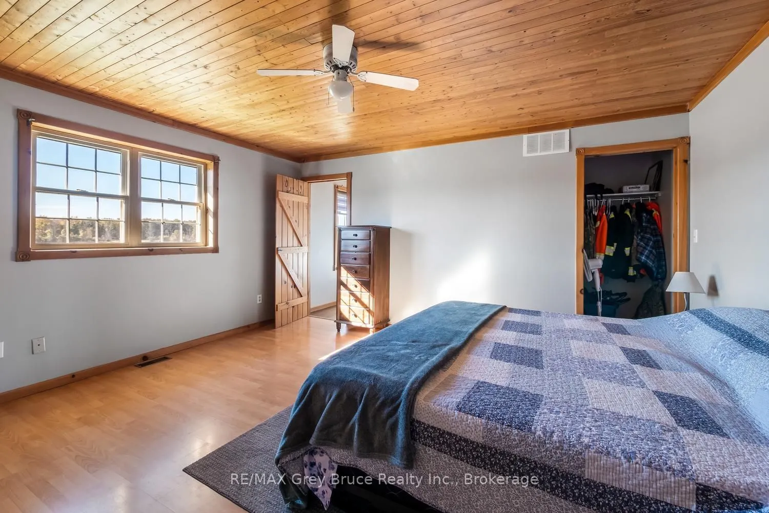 402622 Grey 17 Road