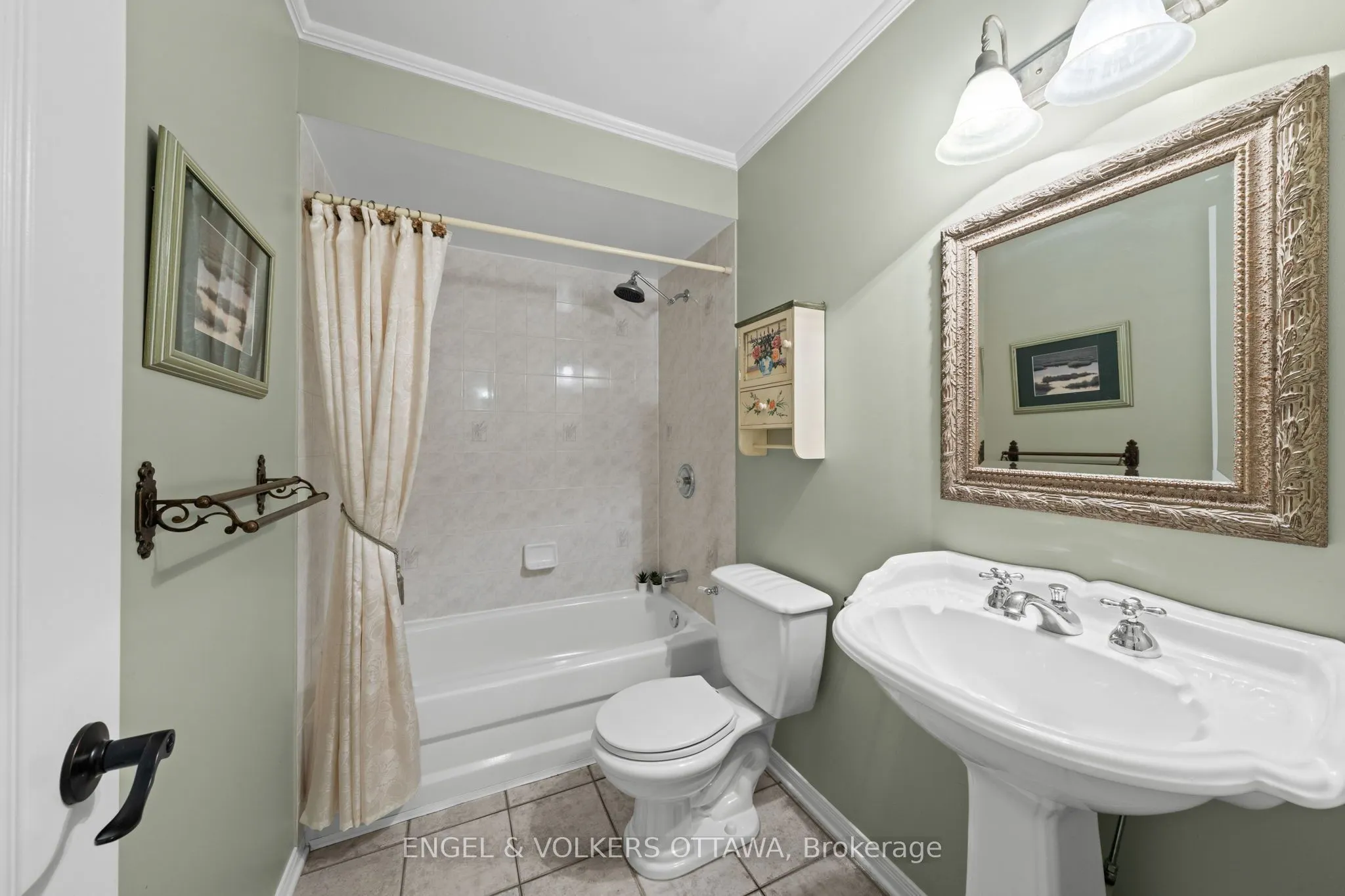 4 Burnstead Crescent