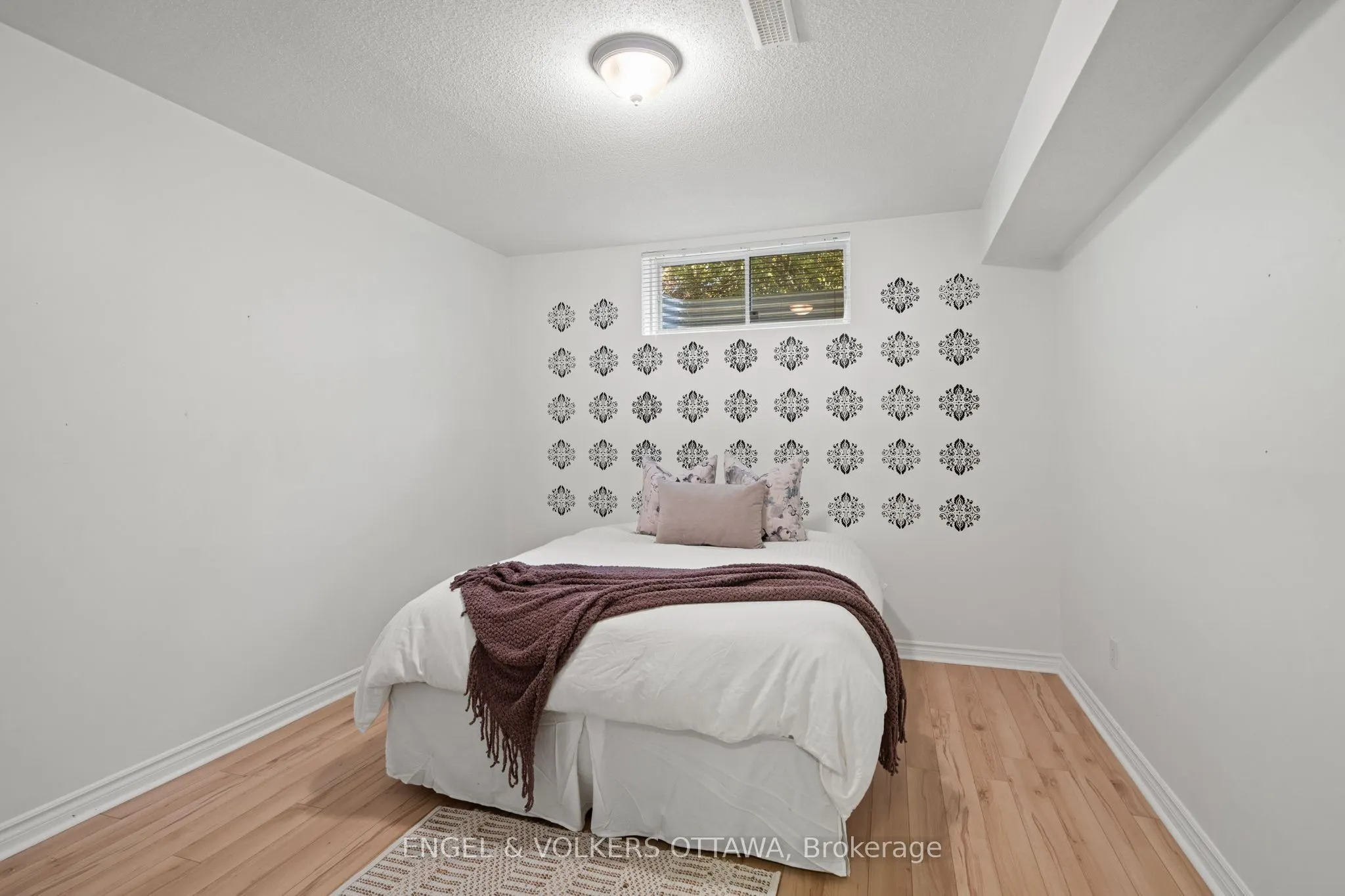 4 Burnstead Crescent