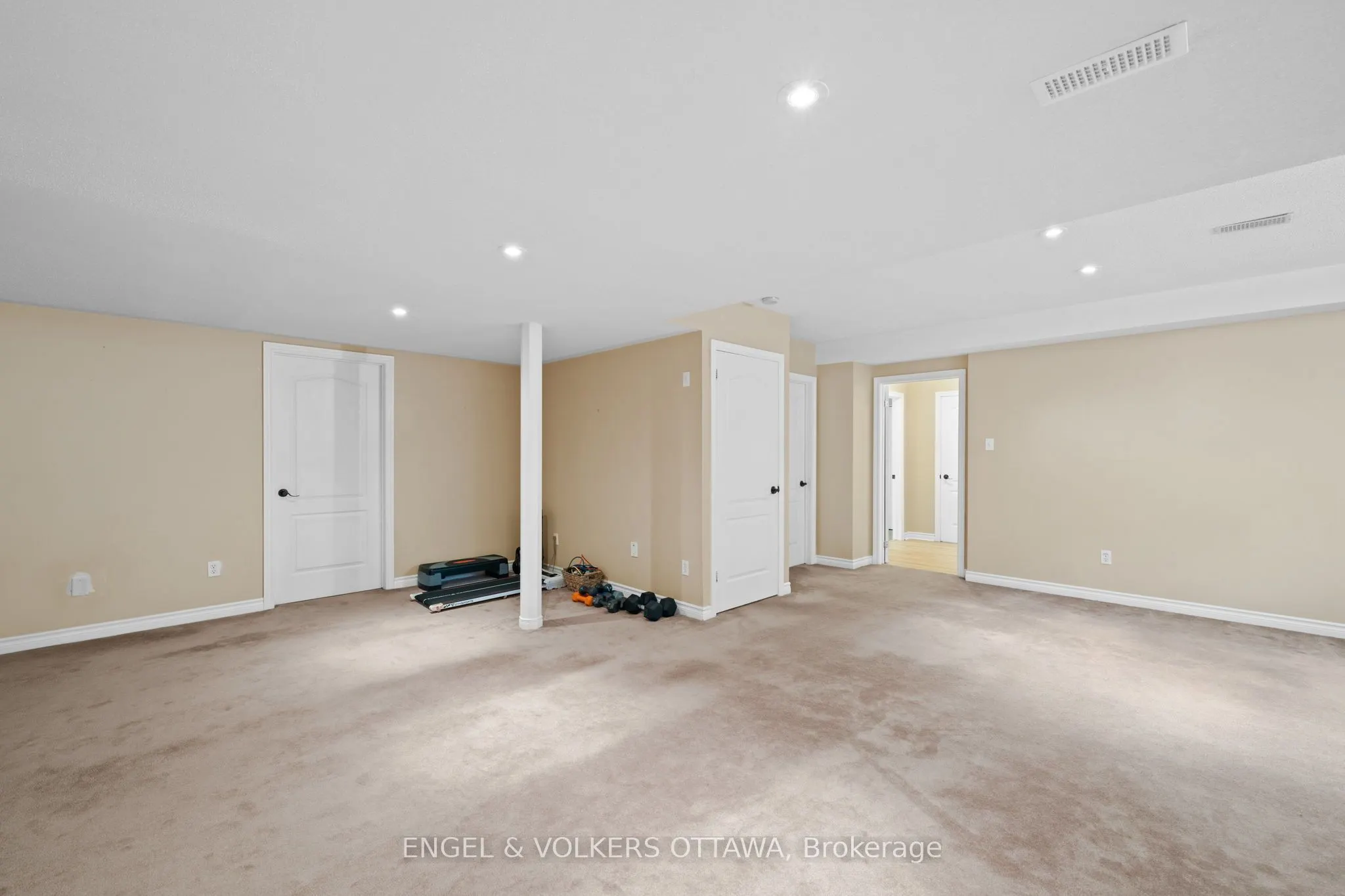 4 Burnstead Crescent