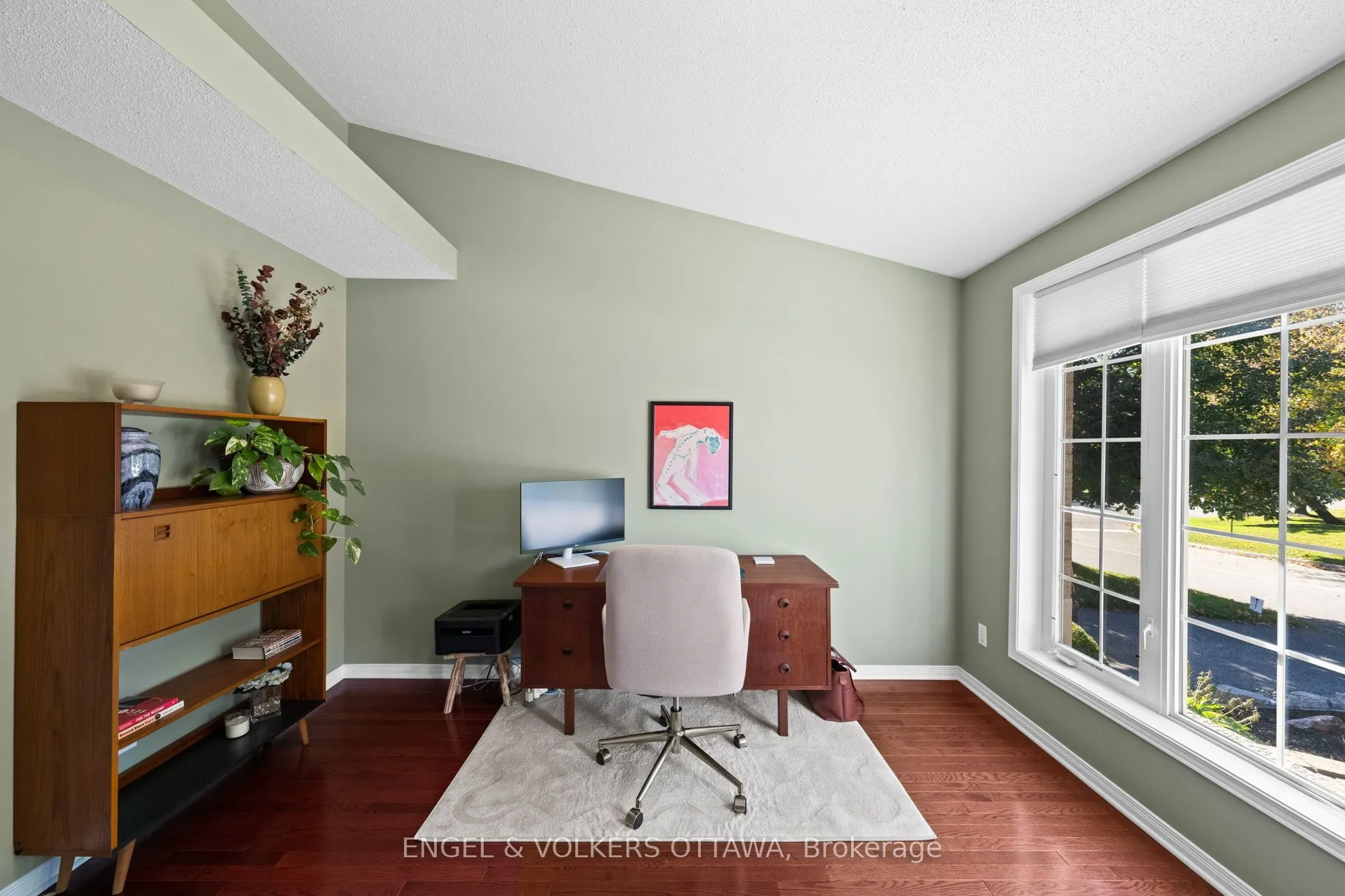 4 Burnstead Crescent