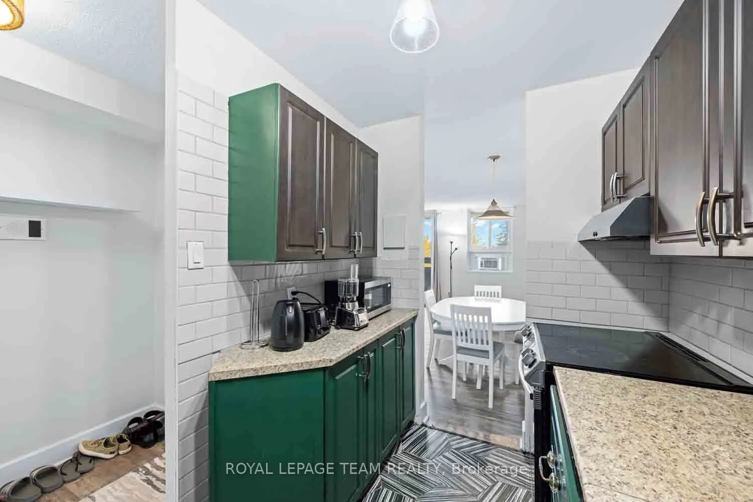 2000 Jasmine Crescent #409