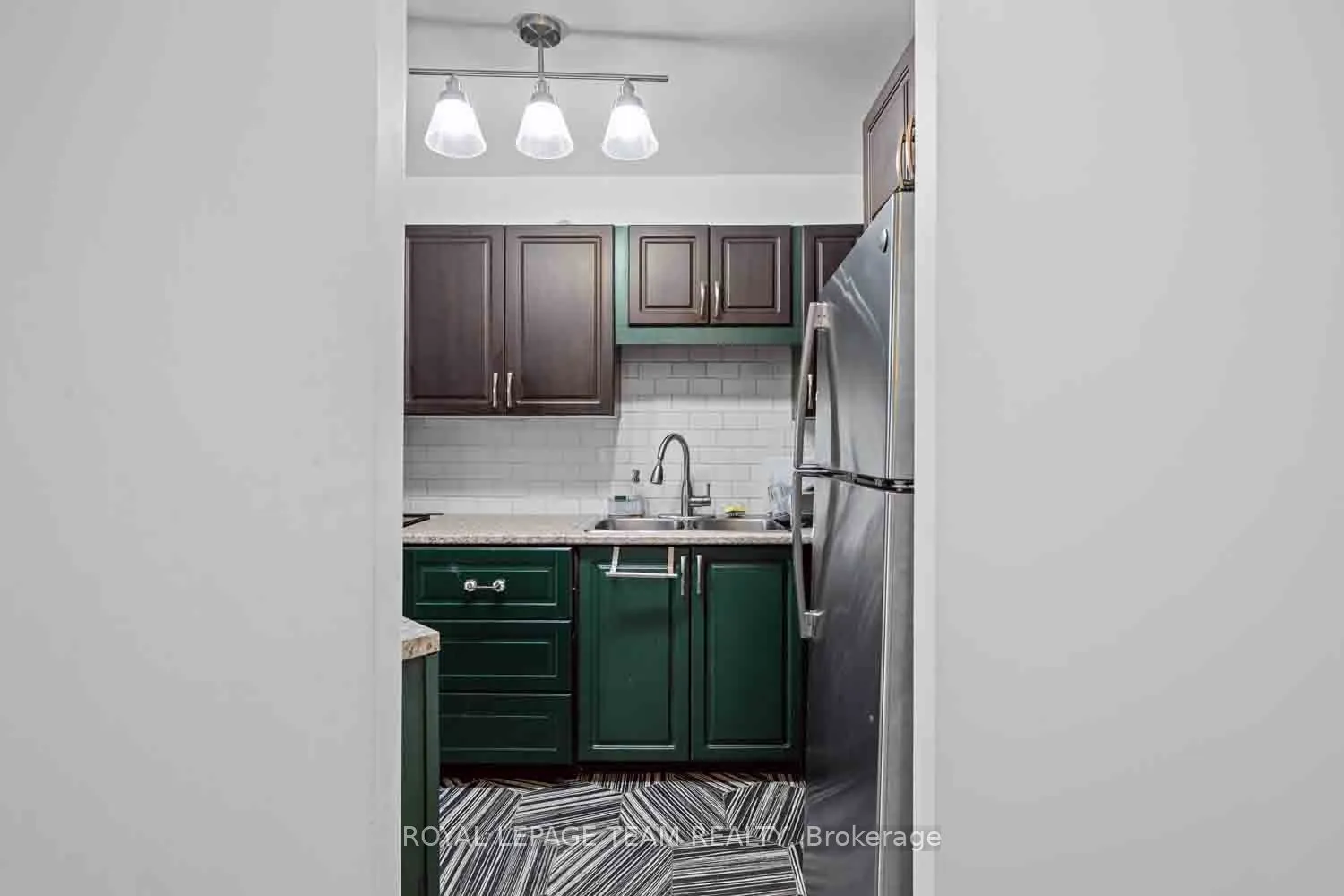 2000 Jasmine Crescent #409