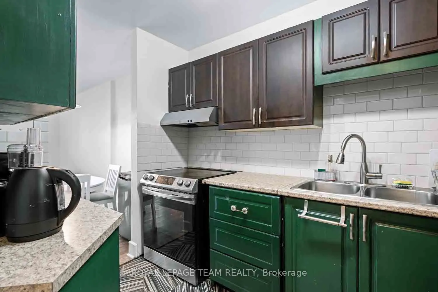 2000 Jasmine Crescent #409