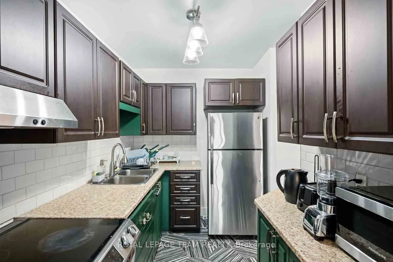 2000 Jasmine Crescent #409