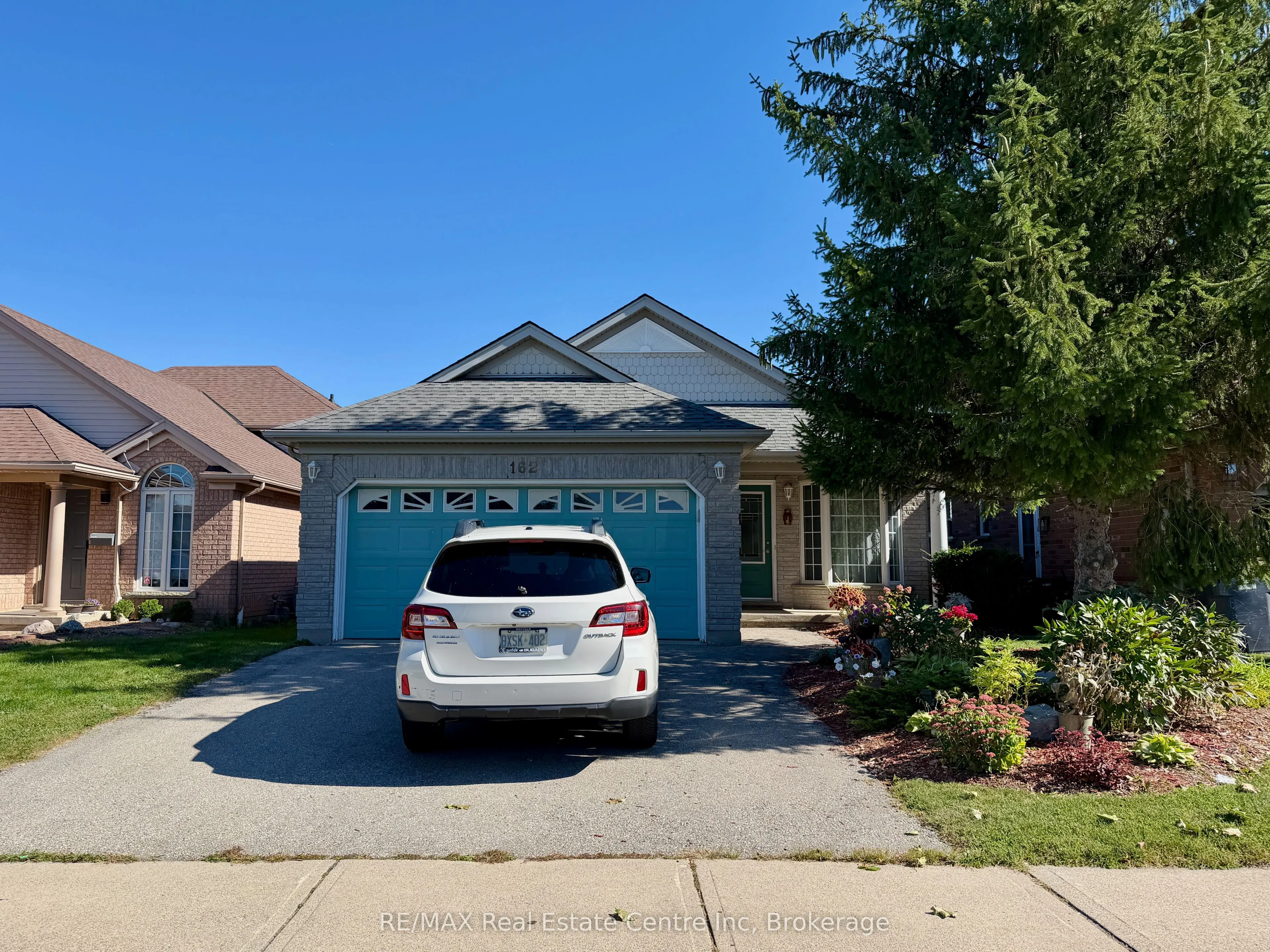162 Clairfields Drive W