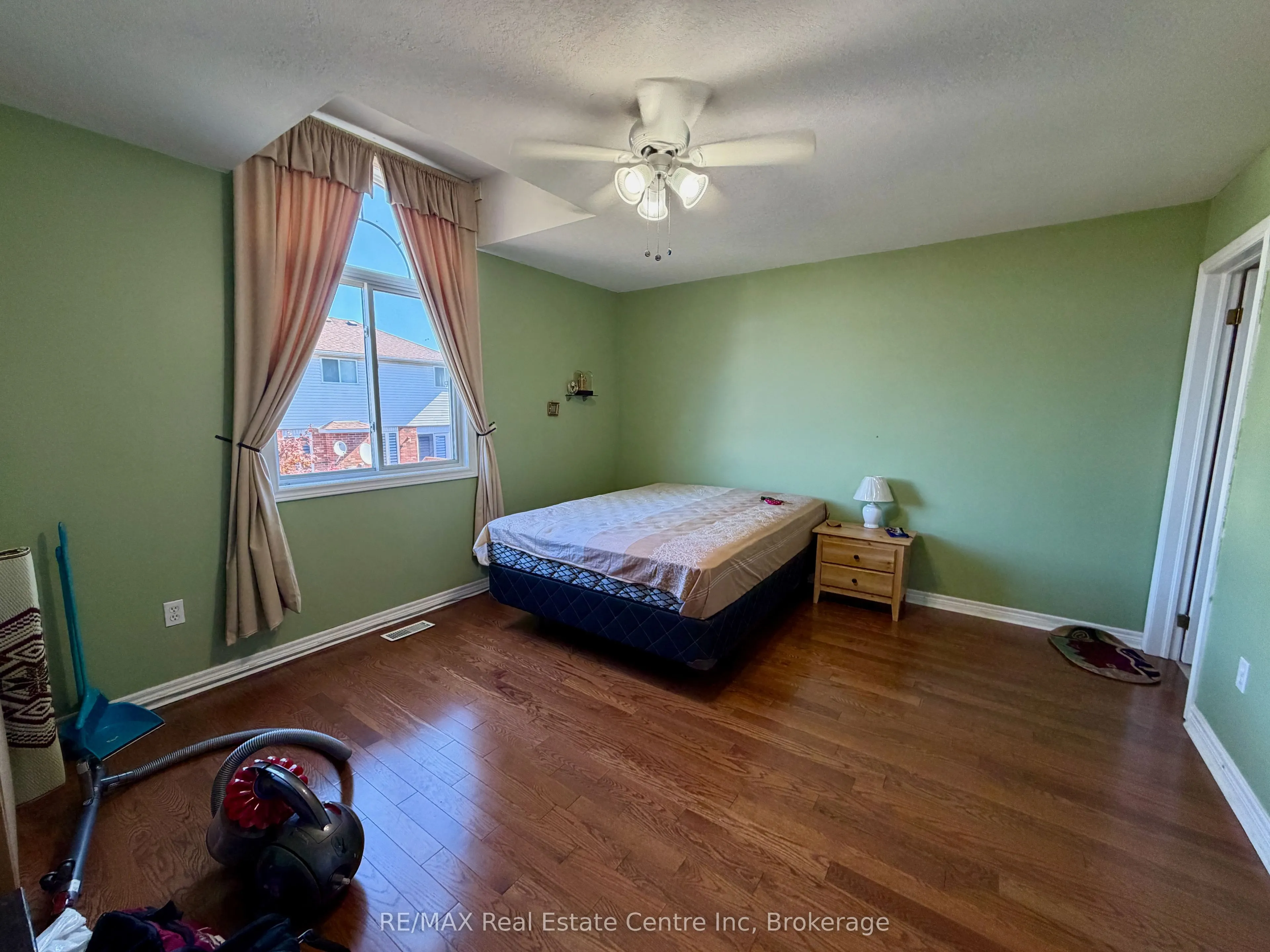 162 Clairfields Drive W